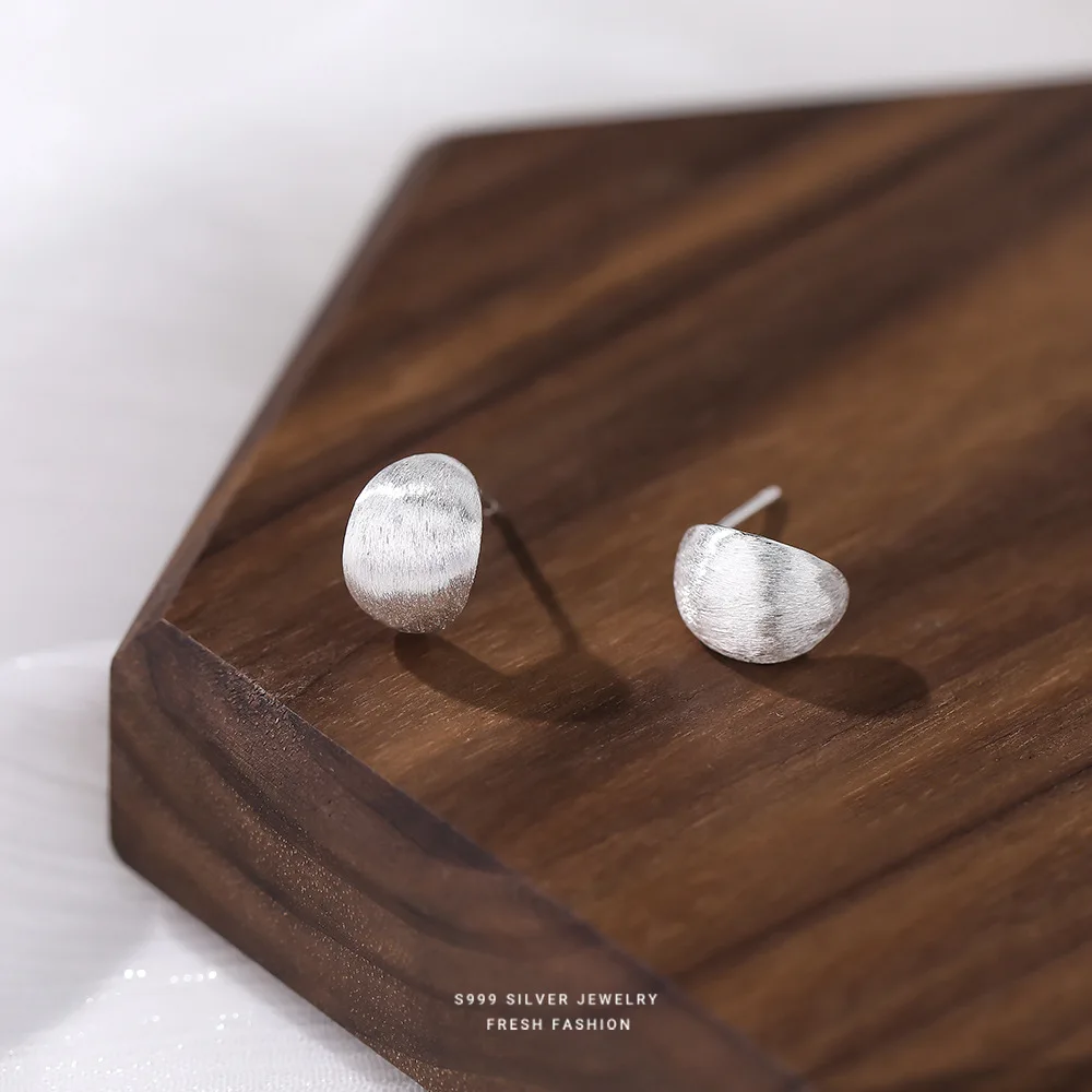 S999 фут серебряная дуга матовые матовые серьги женские французские ретро темперамент онлайн знаменитости высококачественные персонализированные серьги
S999 фут серебряная дуга матовые матовые серьги женские французские ретро темперамент онлайн знаменитости высококачественные персонализированные серьги