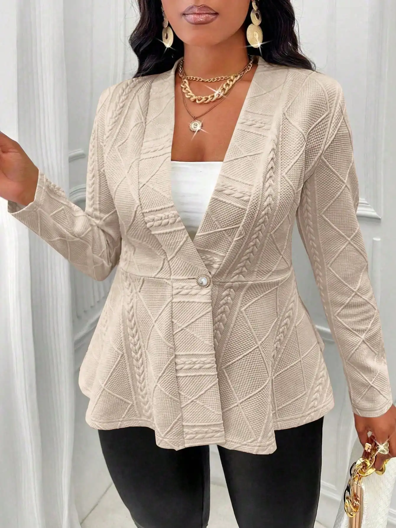 Текстурированный вязаный жакет с однобортной застежкой и подолом-пеплум для женщин
Текстурированный вязаный жакет с однобортной застежкой и подолом-пеплум для женщин