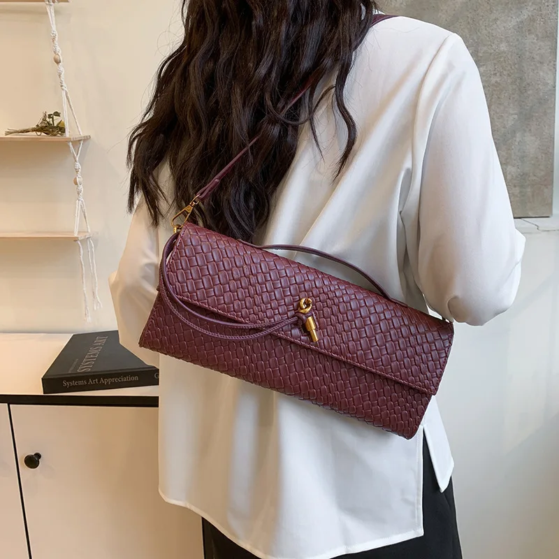 2025 New Woven Stick Bag Texture Retro Handbag Simple Soft Leather Shoulder Cross Shoulder Women's Bag
2025 New Woven Stick Bag Texture Retro Handbag Simple Soft Leather Shoulder Cross Shoulder Women's Bag