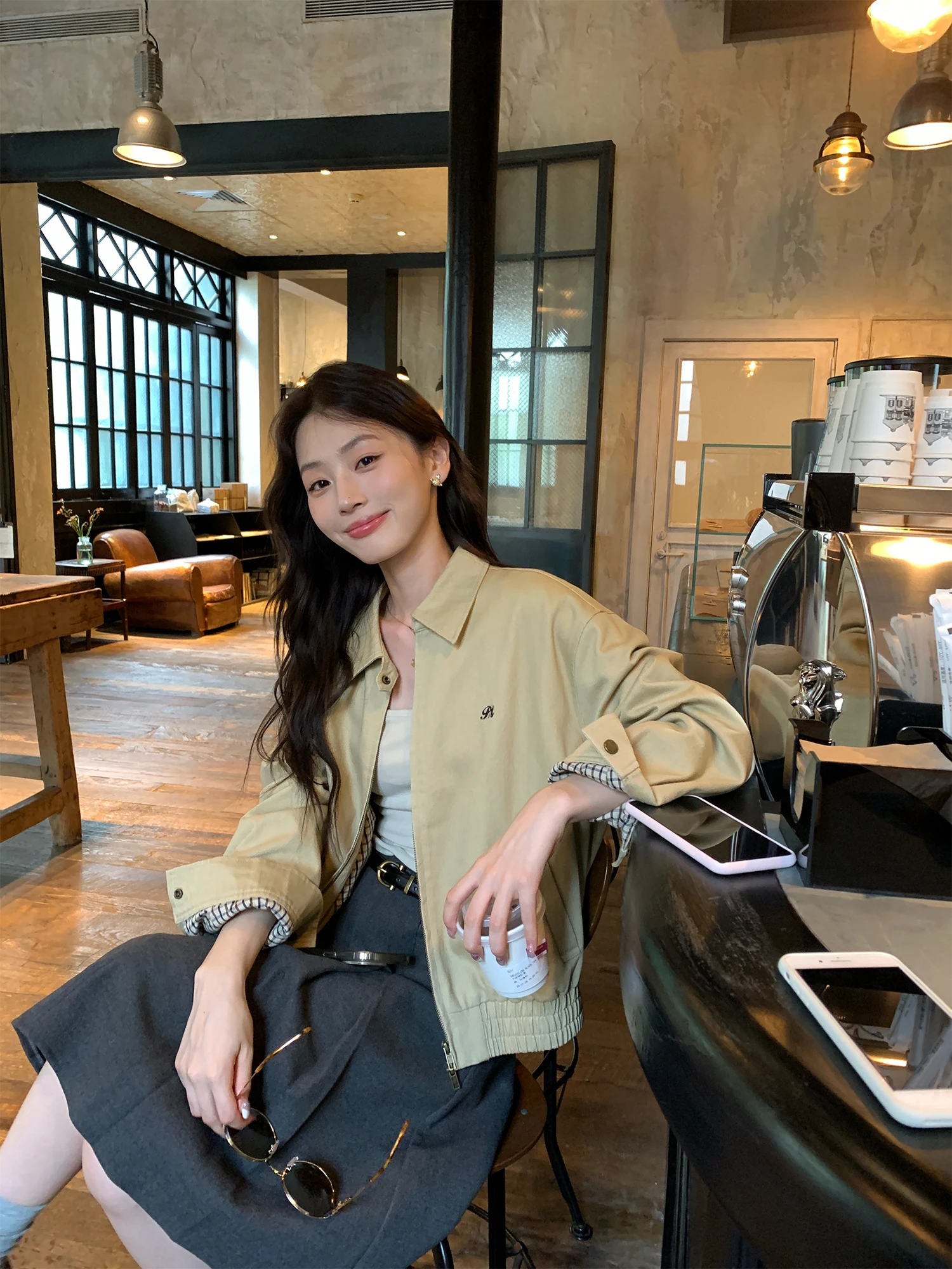 Женская повседневная куртка Pusumede Maple Le Special Edition с винтажным воротником, на молнии, свободного кроя, теплая, удлиненная
Женская повседневная куртка Pusumede Maple Le Special Edition с винтажным воротником, на молнии, свободного кроя, теплая, удлиненная