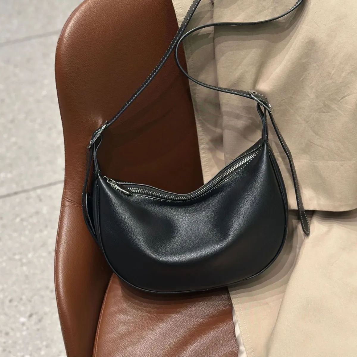 Women's Top Layer Cowhide Crossbody Bag - Ladies' Genuine Leather Model Crescent Bag, Vintage Stitching Shoulder Purse
Women's Top Layer Cowhide Crossbody Bag - Ladies' Genuine Leather Model Crescent Bag, Vintage Stitching Shoulder Purse