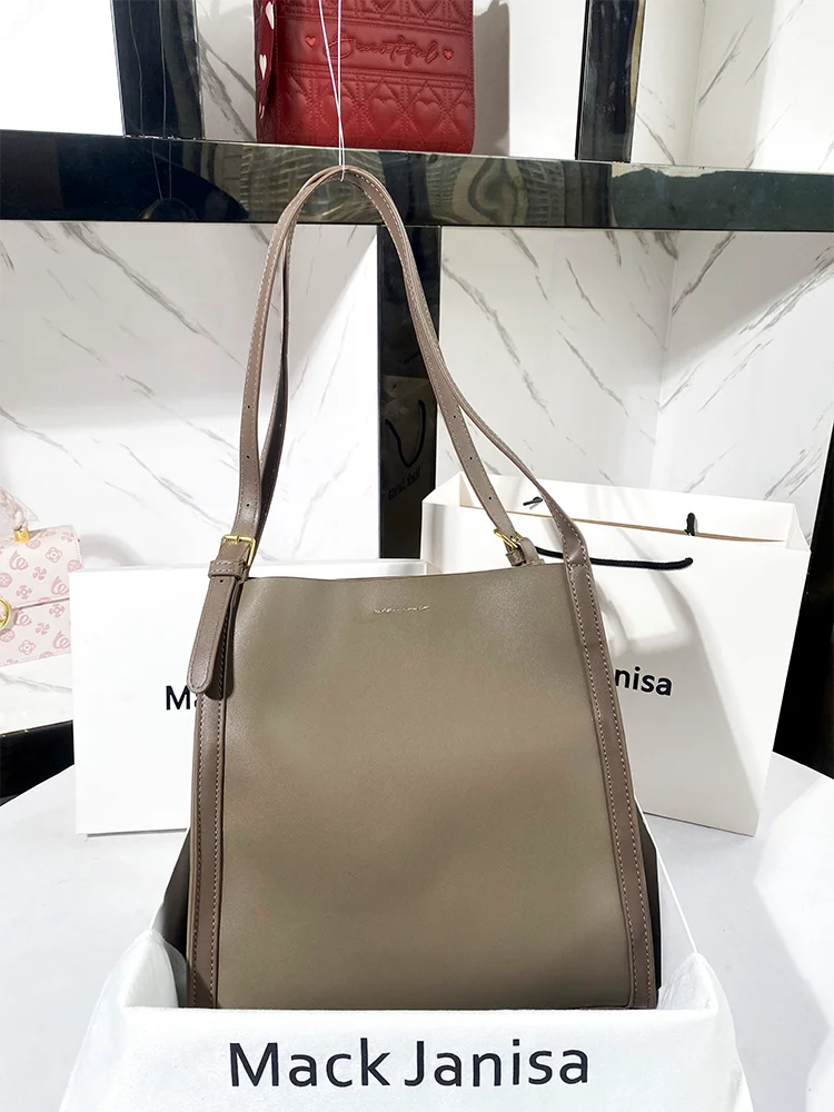 Retro and Luxury Tote Bag with Charming Simplicity Design Women's Stylish and Versatile Handbag and Large Capacity for Business
Retro and Luxury Tote Bag with Charming Simplicity Design Women's Stylish and Versatile Handbag and Large Capacity for Business