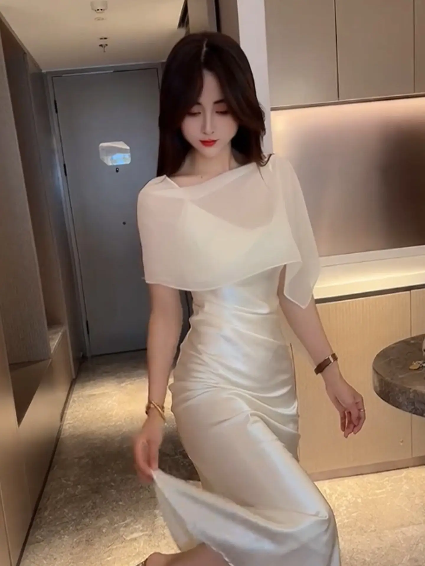 Women's Summer Shawl Outerwear Asymmetrical Korean Style Sun Protection Clothes Chiffon Transparent Fairy Atmosphere Cover up
Women's Summer Shawl Outerwear Asymmetrical Korean Style Sun Protection Clothes Chiffon Transparent Fairy Atmosphere Cover up