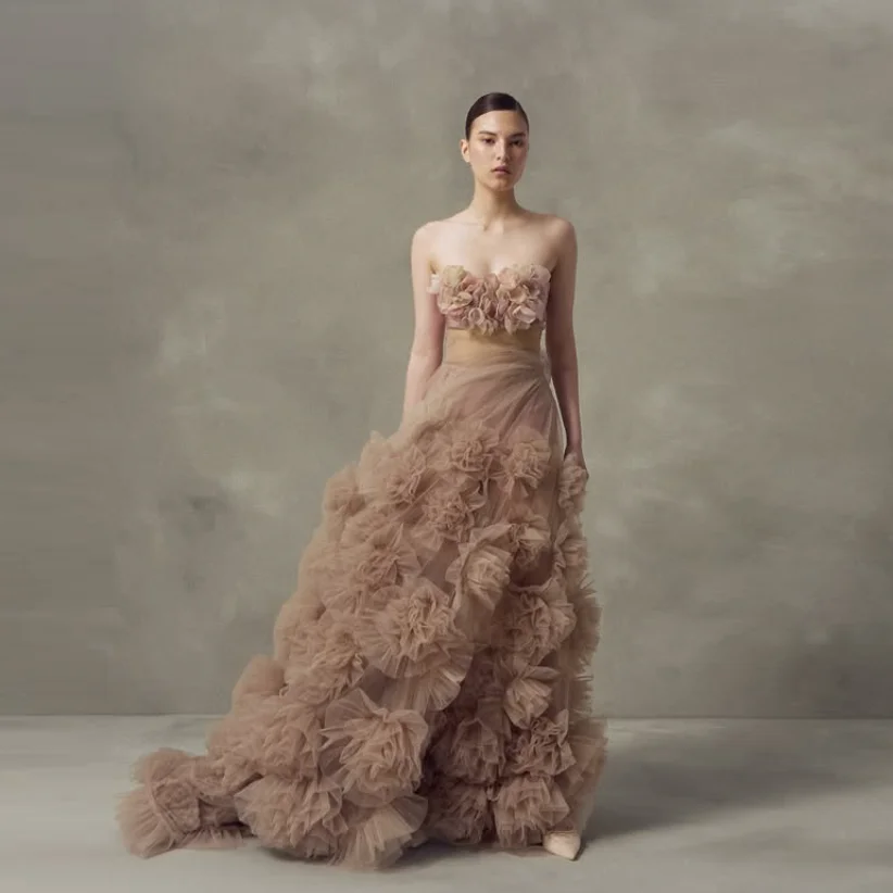 Luxury Khkai Off Shoulder Long Prom Dresses Ruffled Floral Tulle Tiered Prom Gowns Floor Length Flower Handmad Party Dress
Luxury Khkai Off Shoulder Long Prom Dresses Ruffled Floral Tulle Tiered Prom Gowns Floor Length Flower Handmad Party Dress