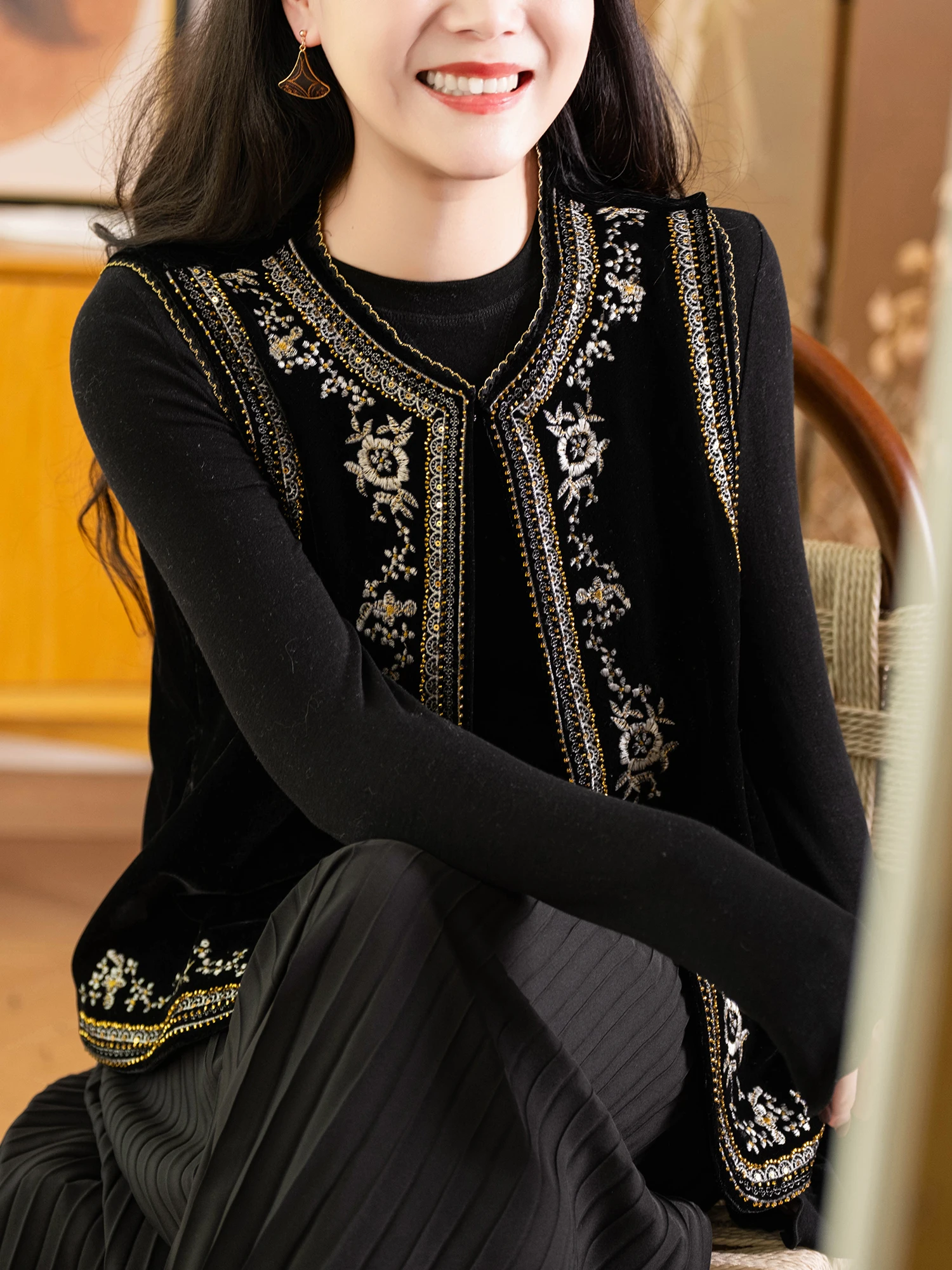 Ele Velvet Vest with Pearl Embroidery round Ne Single Button Closure Inner Wear Casual Daily Sle from China
Ele Velvet Vest with Pearl Embroidery round Ne Single Button Closure Inner Wear Casual Daily Sle from China