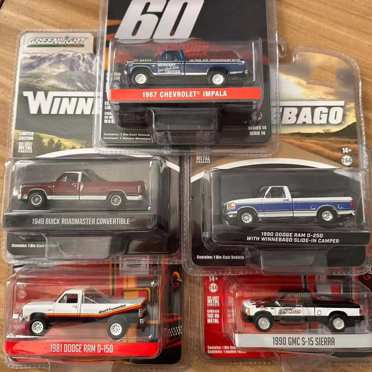 Chevrolet Impalafort Challenger Volkswagen Van RV Travel Model Alloy Toy Car Model Collection
Chevrolet Impalafort Challenger Volkswagen Van RV Travel Model Alloy Toy Car Model Collection