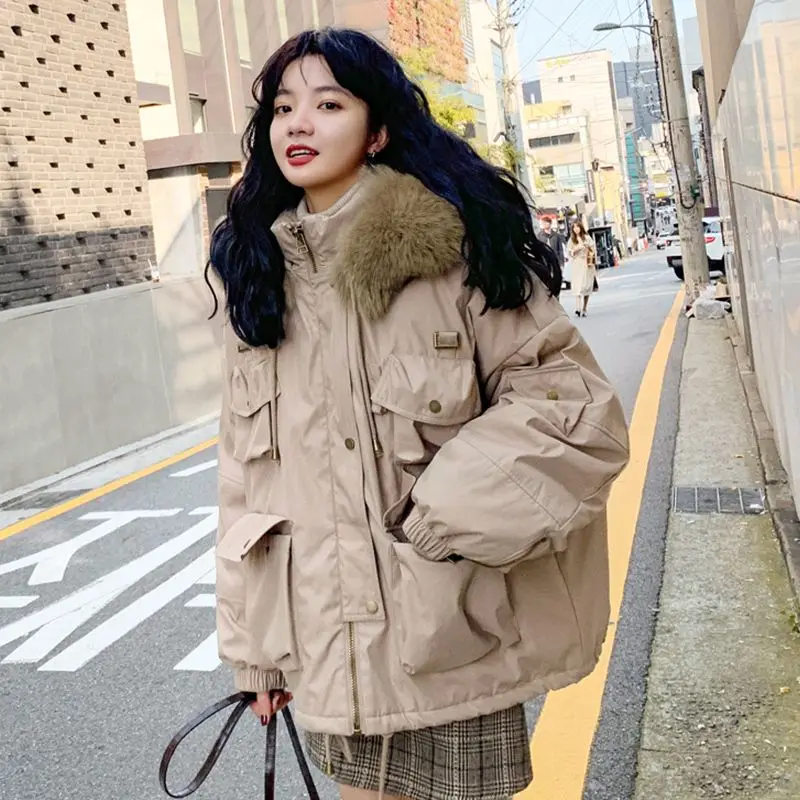 2023 New Women Down Cotton Coat Winter Jacket Female Shortage of Money Parkas Loose and Thickened with Pile Outwear WarmOvercoat
2023 New Women Down Cotton Coat Winter Jacket Female Shortage of Money Parkas Loose and Thickened with Pile Outwear WarmOvercoat