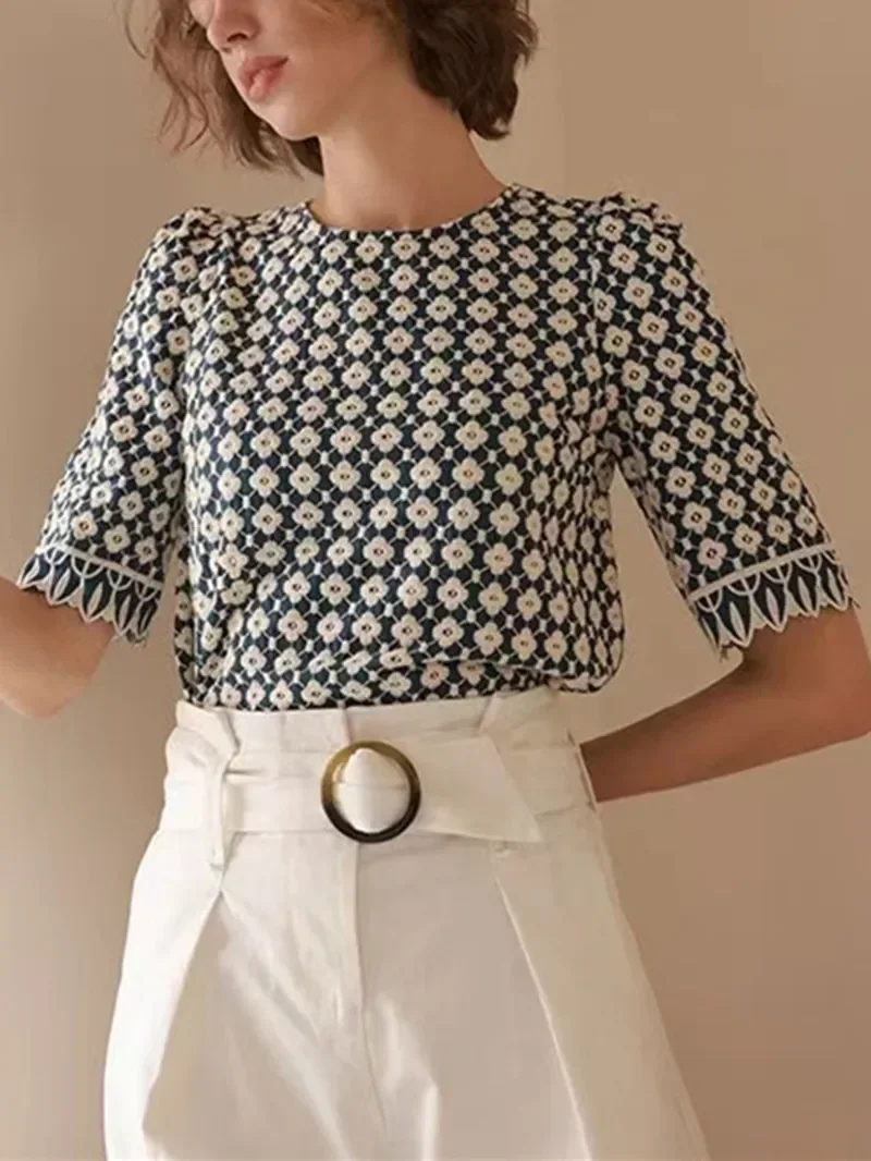 Новая женская летняя блузка 2024 с цветочной вышивкой, элегантная хлопковая рубашка с пышными рукавами и кружевной отделкой, приталенная модель
Новая женская летняя блузка 2024 с цветочной вышивкой, элегантная хлопковая рубашка с пышными рукавами и кружевной отделкой, приталенная модель