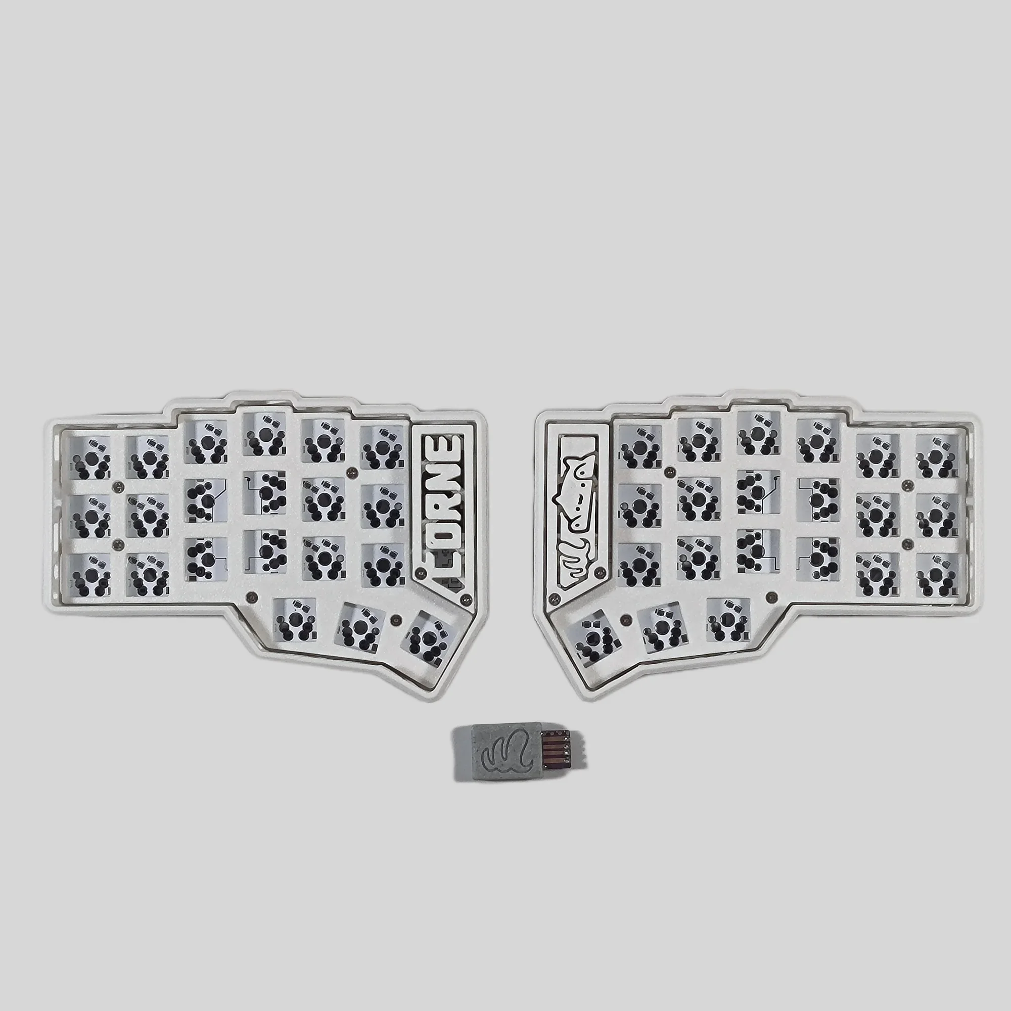 Corne-w 2.4G Wireless Split Keyboard Custom Single Mode Corne V3 42keys Dongle Mechanical Keyboard Hotswap Vial Teclado Gamer
Corne-w 2.4G Wireless Split Keyboard Custom Single Mode Corne V3 42keys Dongle Mechanical Keyboard Hotswap Vial Teclado Gamer