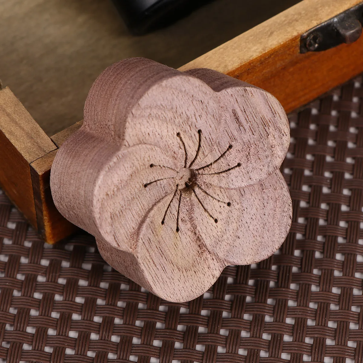 1 шт. деревянный аромадиффузор для эфирных масел, экологичный, бесшумный, для улучшения сна, для дома, офиса, спальни
1 шт. деревянный аромадиффузор для эфирных масел, экологичный, бесшумный, для улучшения сна, для дома, офиса, спальни