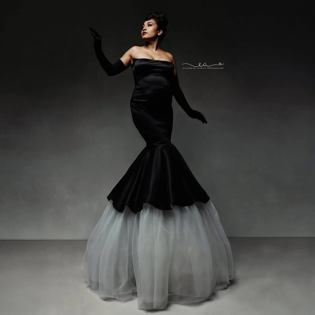 Modern Black Mermaid Maternity Dress with White Tulle Skirt Black Gloves Custom Maternity Dresses Photoshoot Baby Shower Gowns
Modern Black Mermaid Maternity Dress with White Tulle Skirt Black Gloves Custom Maternity Dresses Photoshoot Baby Shower Gowns