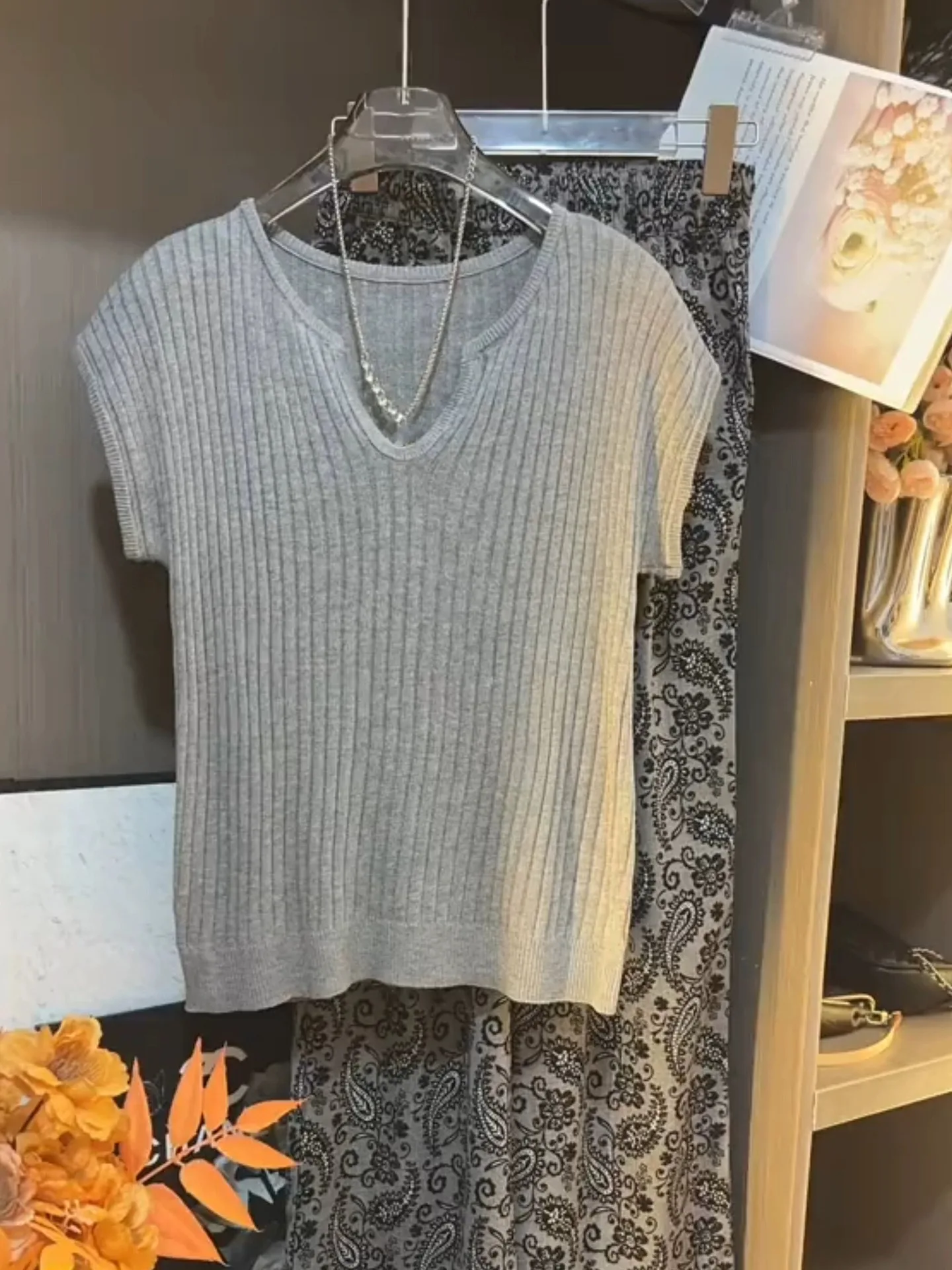 Женская трикотажная блузка Ele Ice Silk: модная, универсальная, в корейском стиле, прямого кроя, летняя новинка
Женская трикотажная блузка Ele Ice Silk: модная, универсальная, в корейском стиле, прямого кроя, летняя новинка