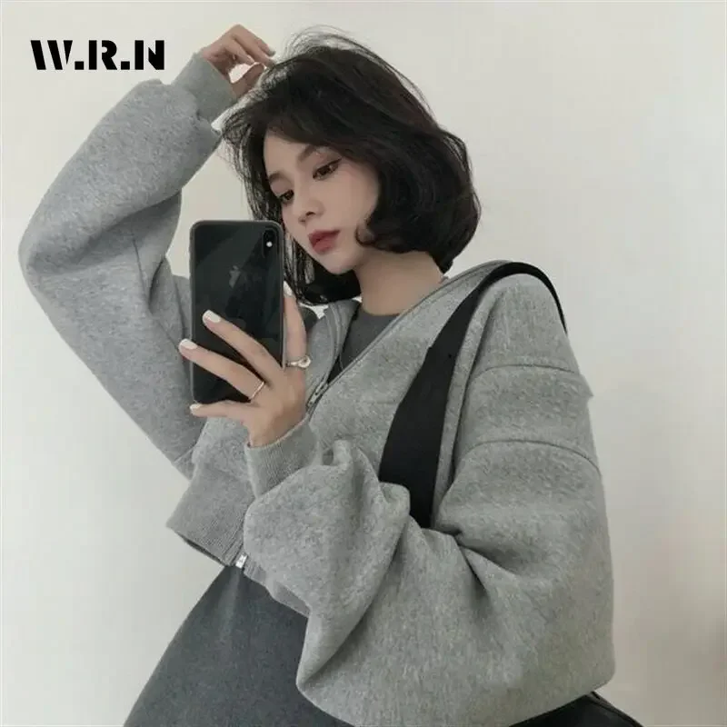 2023 Winter Female Casual High Street Style Long Sleeve Solid Sweatshirts Women's Vintage Zipper Fashion Slim Fit Hooded Top
2023 Winter Female Casual High Street Style Long Sleeve Solid Sweatshirts Women's Vintage Zipper Fashion Slim Fit Hooded Top