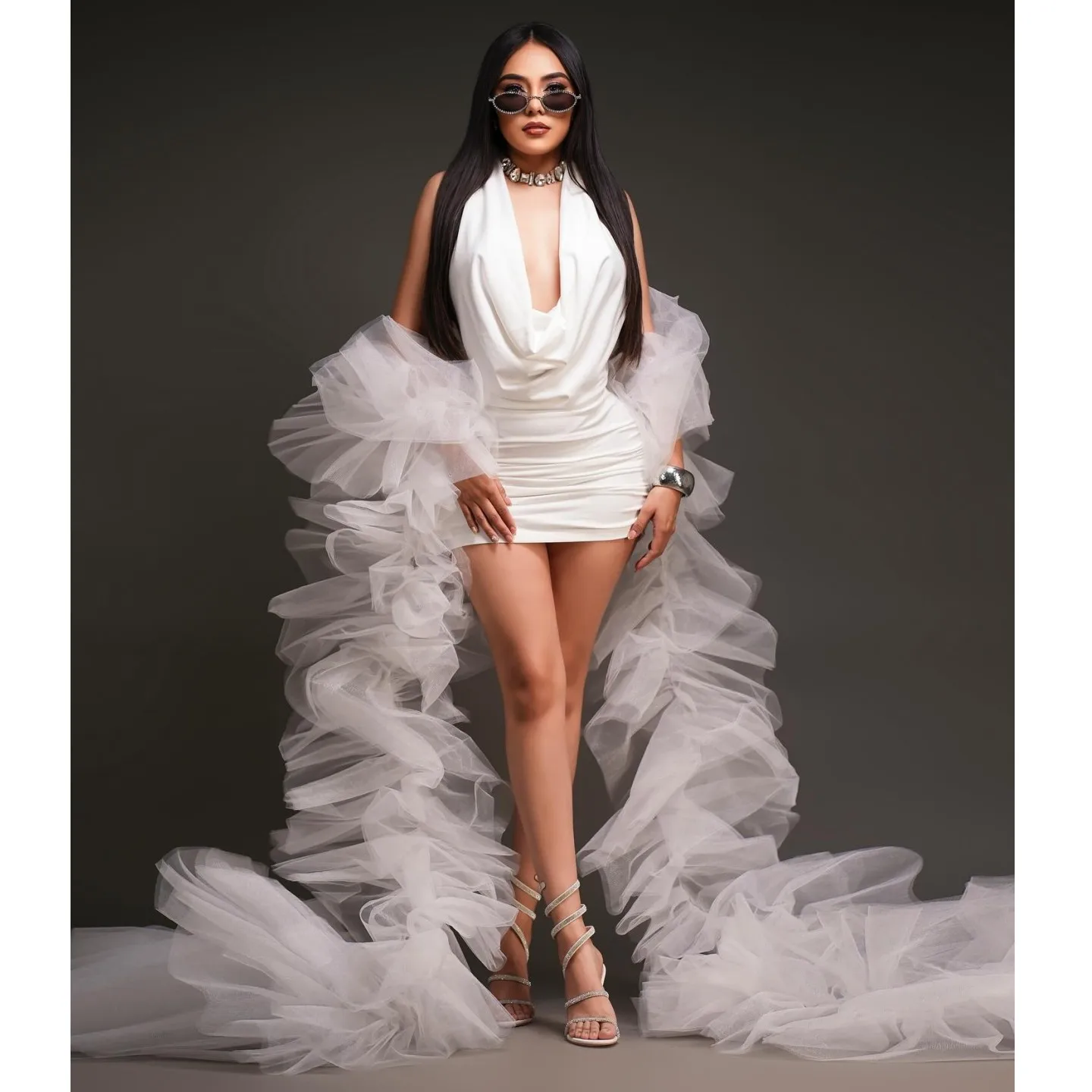Sexy White Halter Backless Short Women Dresses With Ruffles Tulle Bicep Cape Female Stage Performance Costumes
Sexy White Halter Backless Short Women Dresses With Ruffles Tulle Bicep Cape Female Stage Performance Costumes