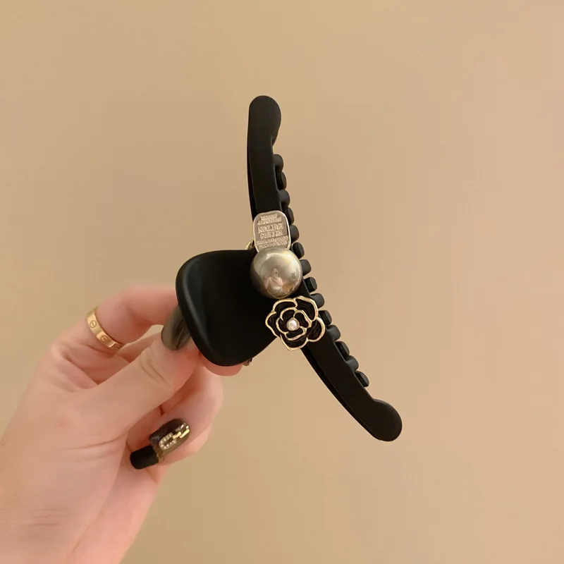 Camellia grab clip female semi-tie hair clip female new back head shark clip
Camellia grab clip female semi-tie hair clip female new back head shark clip