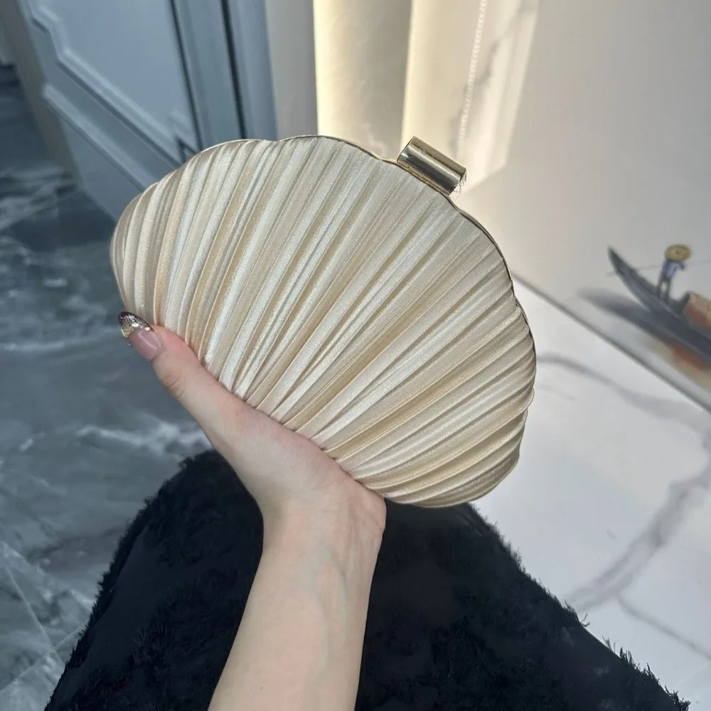 New Elegant Style Evening Clutch Bag Nylon Lining Lock Buckle Shell Shaped Clutch Crossbody Strap Ruched Shell Purse Party
New Elegant Style Evening Clutch Bag Nylon Lining Lock Buckle Shell Shaped Clutch Crossbody Strap Ruched Shell Purse Party