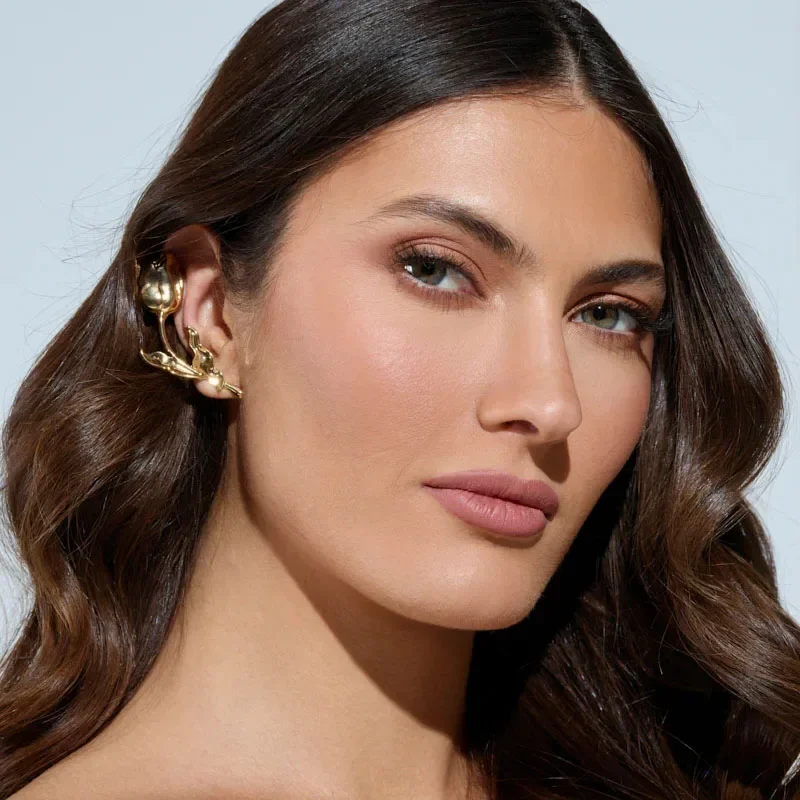 New Personality 18K Gold Plated Roseflower Non Piercing Ear Clip for Women Stainless Steel Flower Stud Earrings Delicate Jewelry
New Personality 18K Gold Plated Roseflower Non Piercing Ear Clip for Women Stainless Steel Flower Stud Earrings Delicate Jewelry