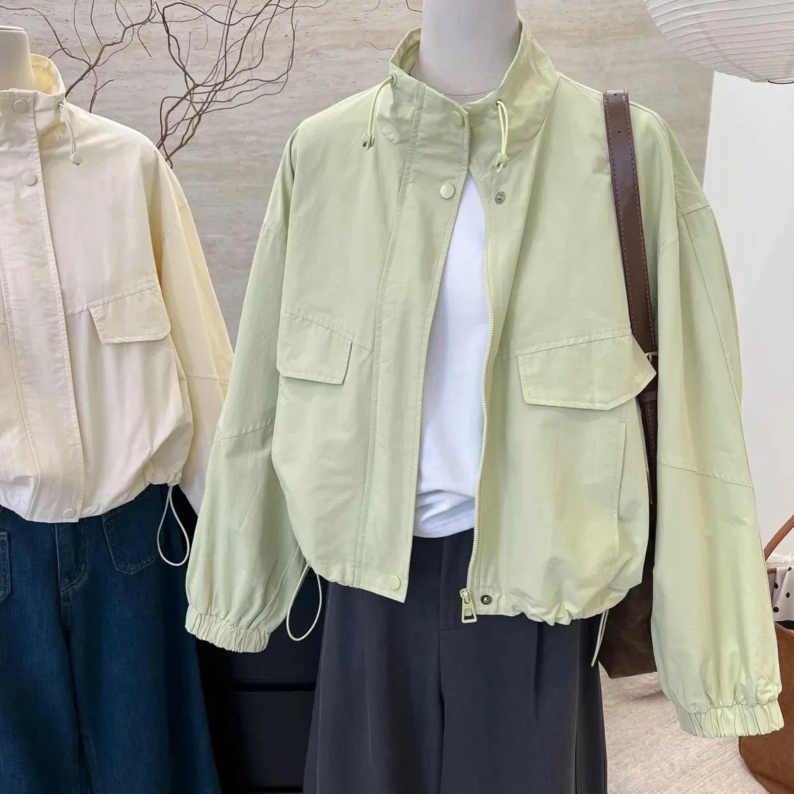 Женская короткая куртка для невысоких женщин, новинка весны и осени, в стиле Харадзюку, гонконгский стиль, свободная американская бейсбольная куртка, корейский стиль.
Женская короткая куртка для невысоких женщин, новинка весны и осени, в стиле Харадзюку, гонконгский стиль, свободная американская бейсбольная куртка, корейский стиль.