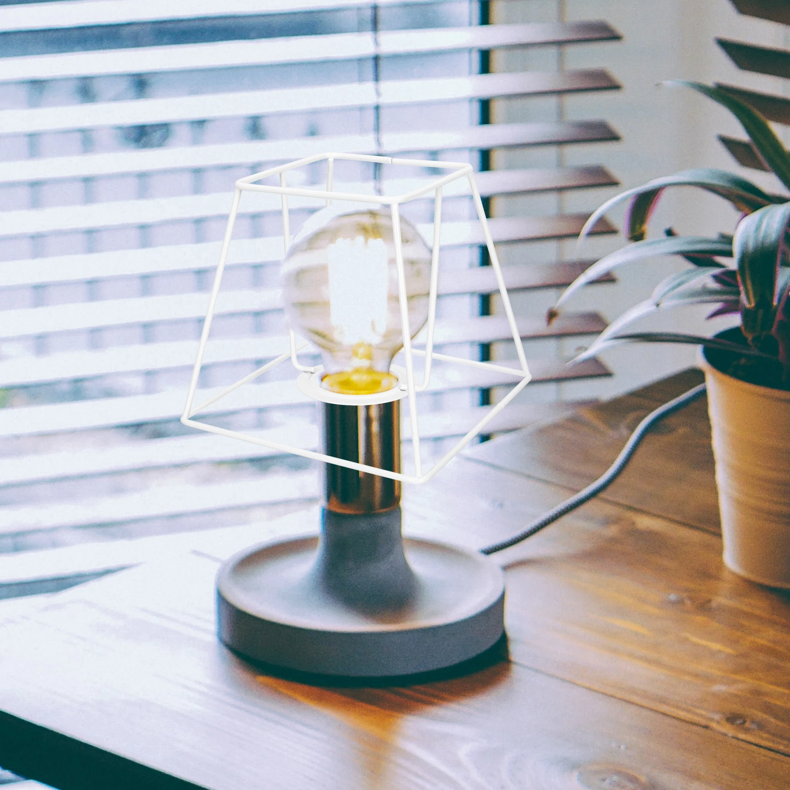 DIY Lampshade Table Light Frame Iron Chandelier Bracket Desk Light Frame Accessories Sturdy Durable Smooth Surface Long Lasting
DIY Lampshade Table Light Frame Iron Chandelier Bracket Desk Light Frame Accessories Sturdy Durable Smooth Surface Long Lasting
