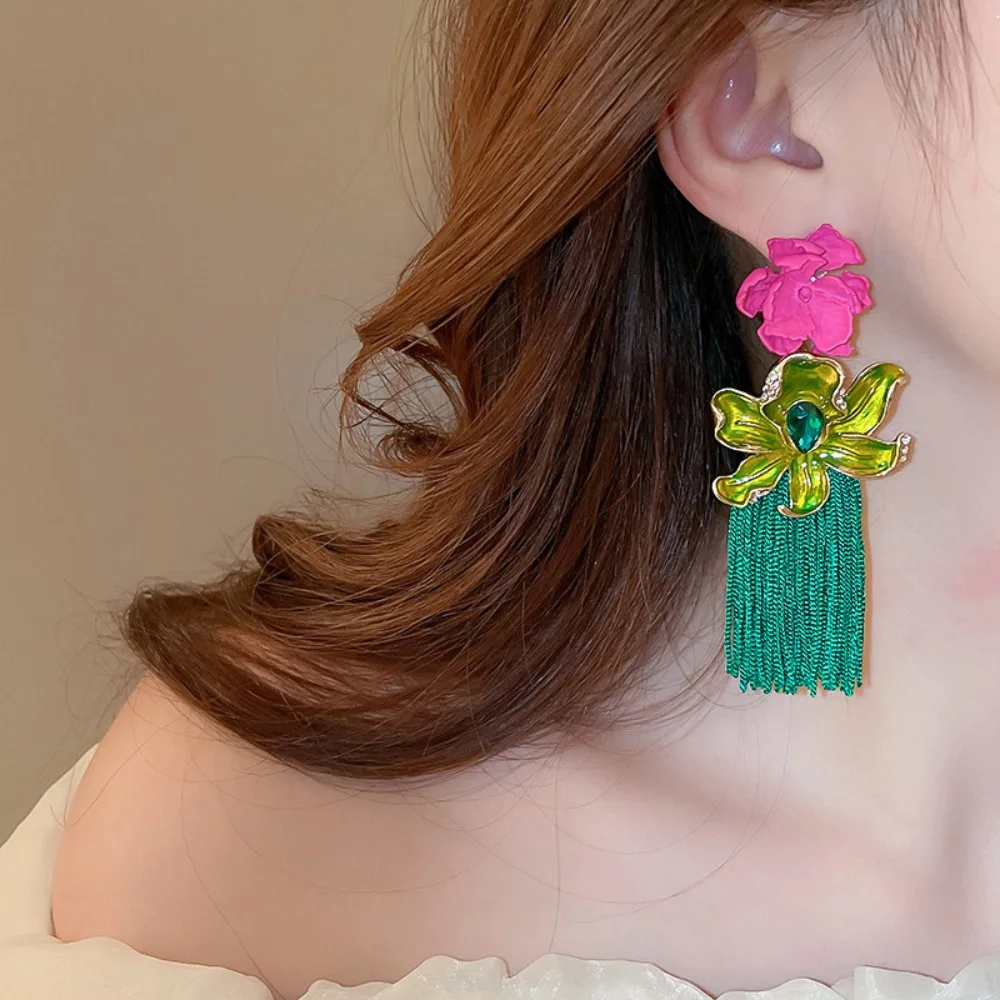Vintage Light Luxury Flower Drop Earrings Rhinestone Tassel Bohemian Earrings Women Charms Exquisite Sweet Earrings Female
Vintage Light Luxury Flower Drop Earrings Rhinestone Tassel Bohemian Earrings Women Charms Exquisite Sweet Earrings Female