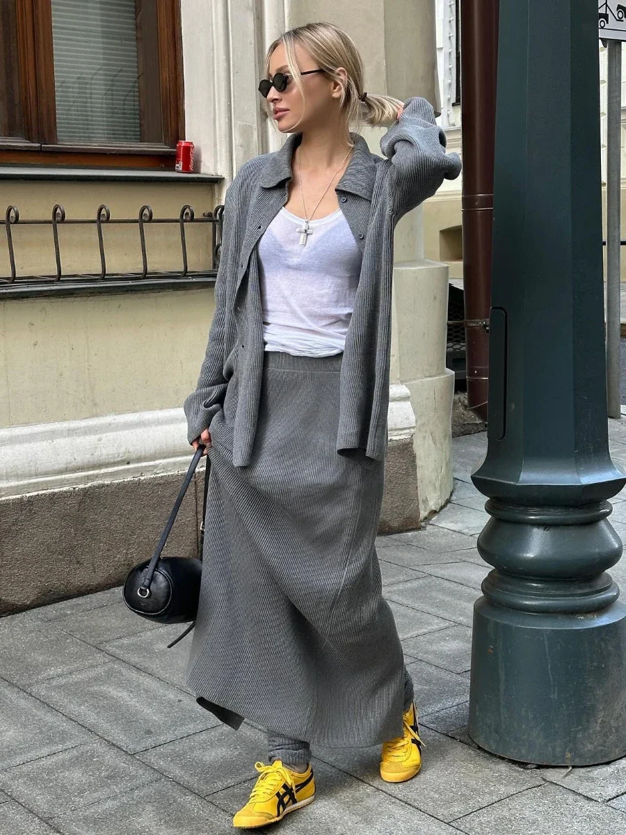Bornladies Knitted Cardigan Sweater Skirt 2-Piece Set Autumn New Stylish Women's Loose Casual Shirt High Waist Split Skirt Set
Bornladies Knitted Cardigan Sweater Skirt 2-Piece Set Autumn New Stylish Women's Loose Casual Shirt High Waist Split Skirt Set