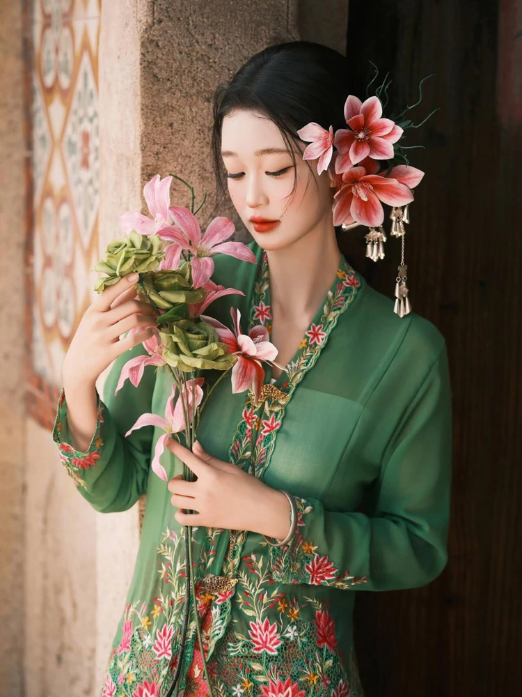 New Ethnic Style Women's Fashionable Slim Fit Costume Heavy Embroidery Lace Trim Photography Set Traditional National Stage C...
New Ethnic Style Women's Fashionable Slim Fit Costume Heavy Embroidery Lace Trim Photography Set Traditional National Stage C...