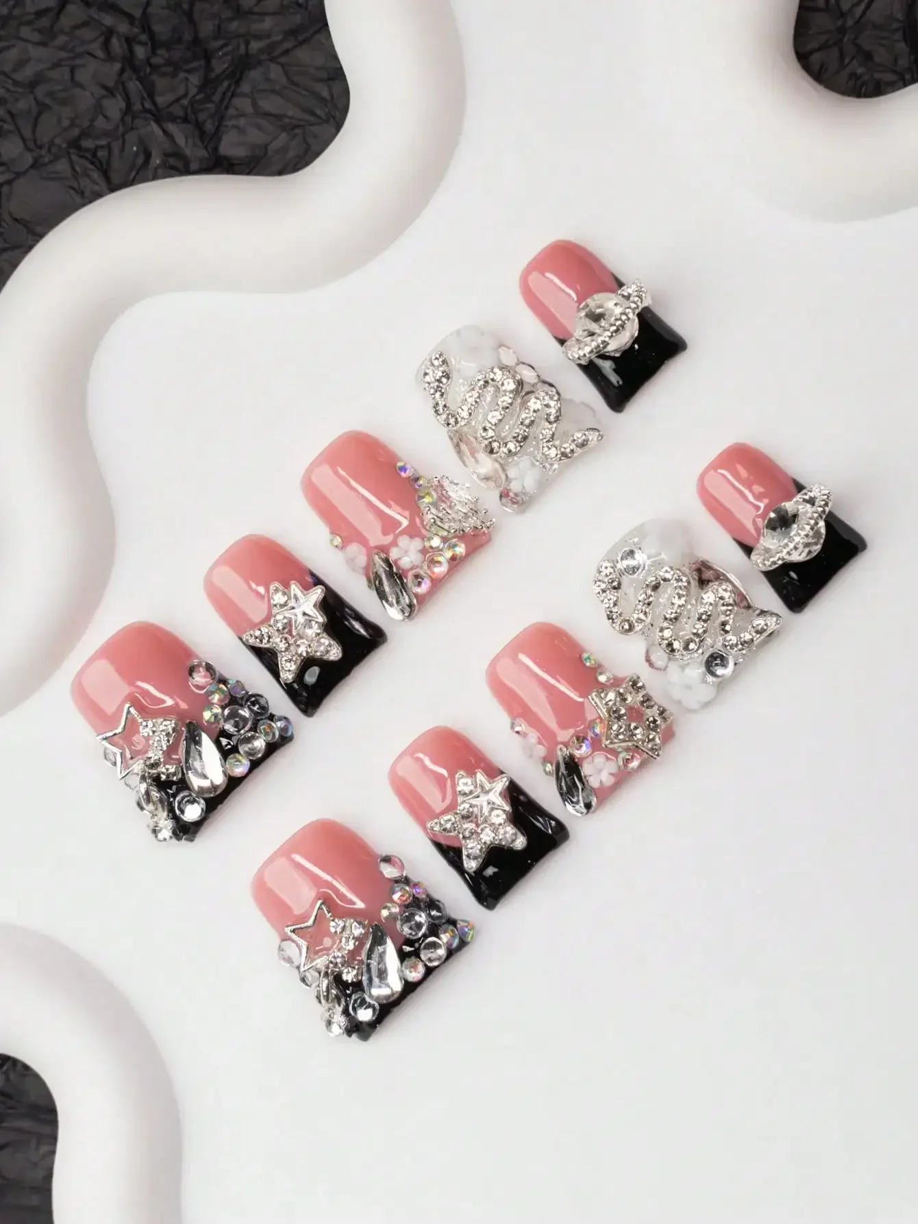 10Pcs Handmade Y2K-Style Duck Mouth Nail Tips, Nude & Black Colors With French Tip, Crystal, Snake, Flower, Planet, Star Element
10Pcs Handmade Y2K-Style Duck Mouth Nail Tips, Nude & Black Colors With French Tip, Crystal, Snake, Flower, Planet, Star Element