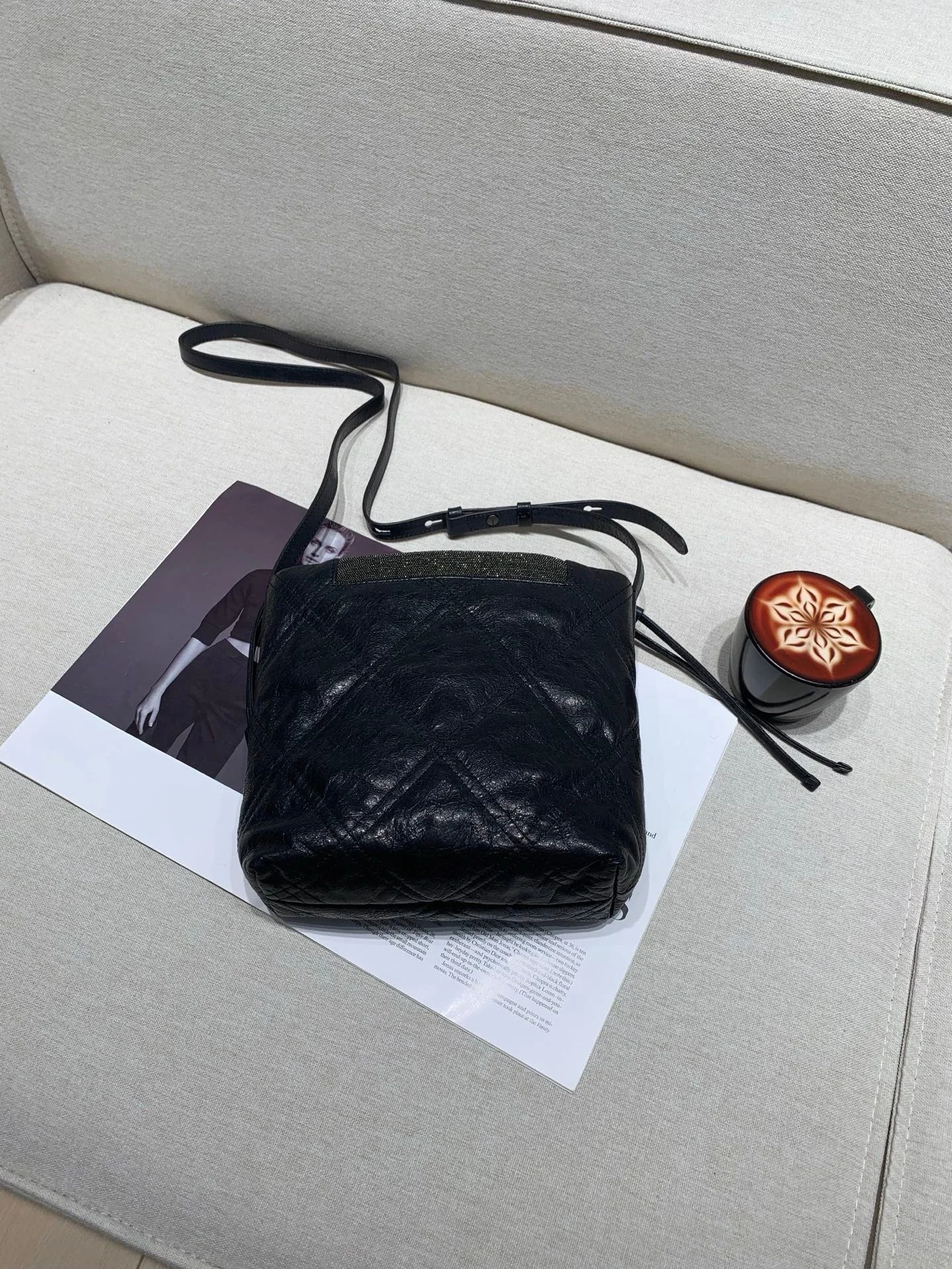 Women Beaded Decoration Crossbody Bag Vintage Genuine Leather Bag
Women Beaded Decoration Crossbody Bag Vintage Genuine Leather Bag