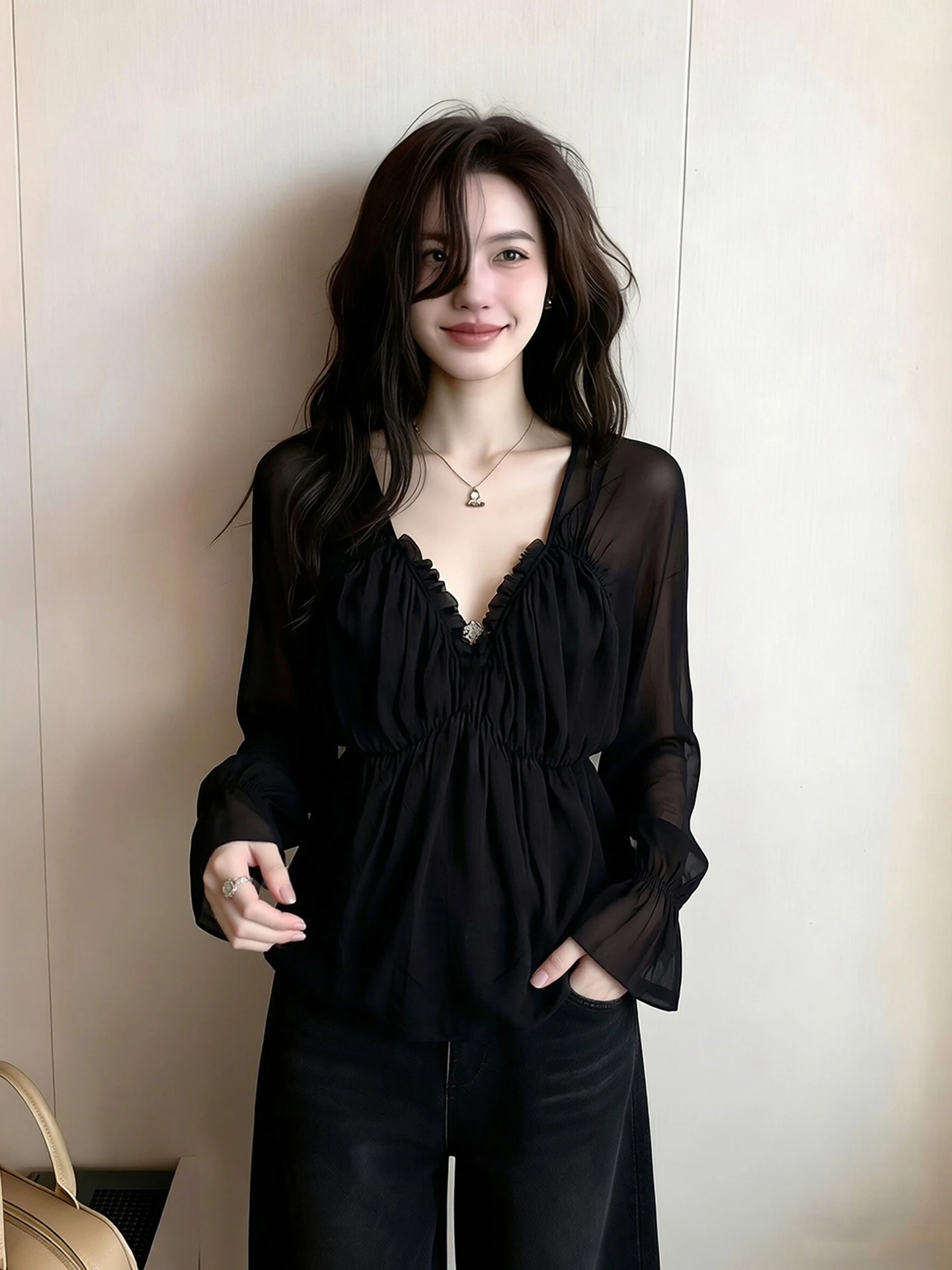 Elegant V-Neck Long Sleeve Chiffon Shirt Beautiful Wood Grain Spring 2026 Fashionable Slimming Versatile Women's Top
Elegant V-Neck Long Sleeve Chiffon Shirt Beautiful Wood Grain Spring 2026 Fashionable Slimming Versatile Women's Top