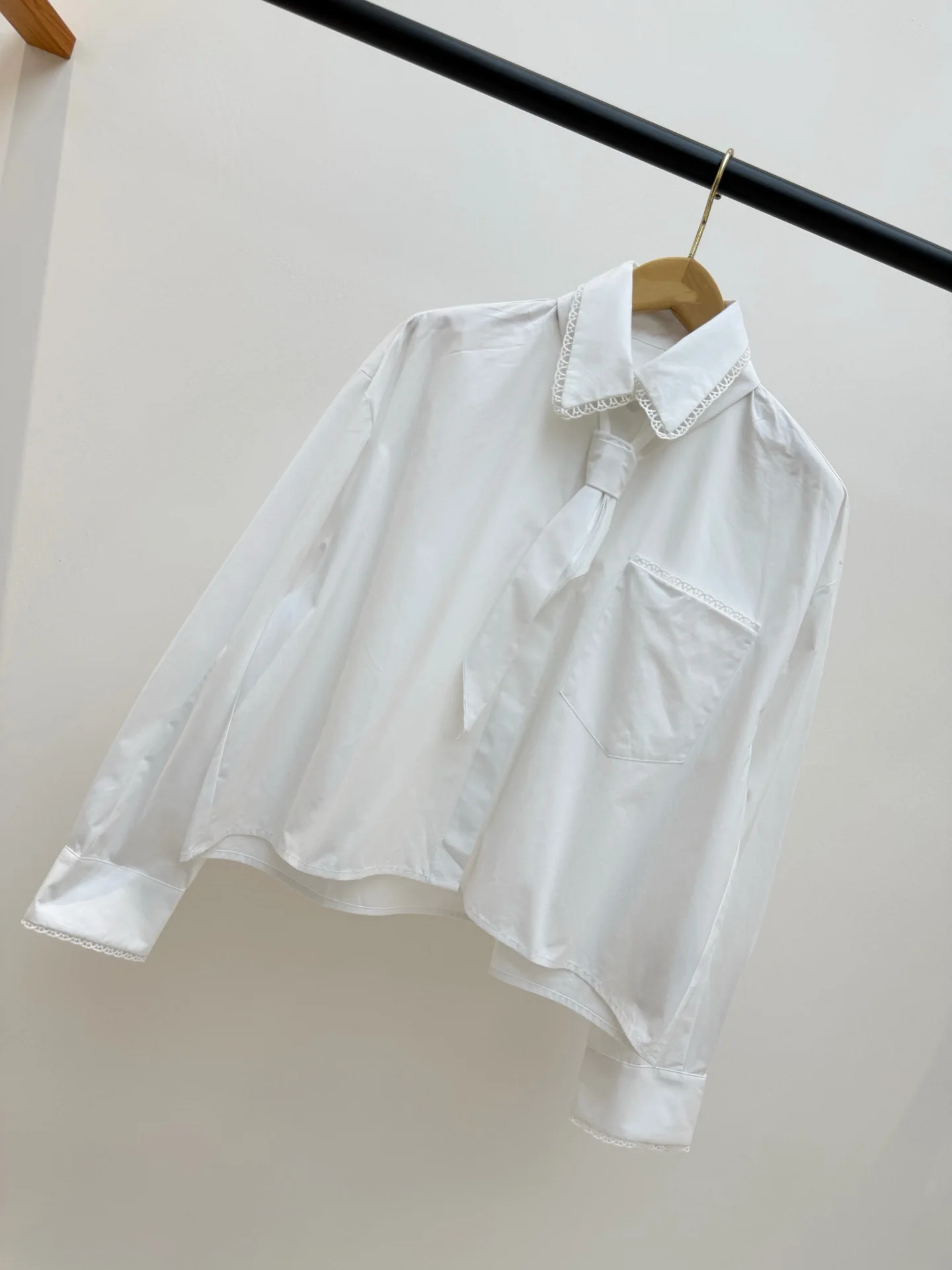Women's White Shirt Lace Stitching Bow Tie Turn-Down Collar Single Breasted Elegant Female Blouse and Top with Pocket
Women's White Shirt Lace Stitching Bow Tie Turn-Down Collar Single Breasted Elegant Female Blouse and Top with Pocket