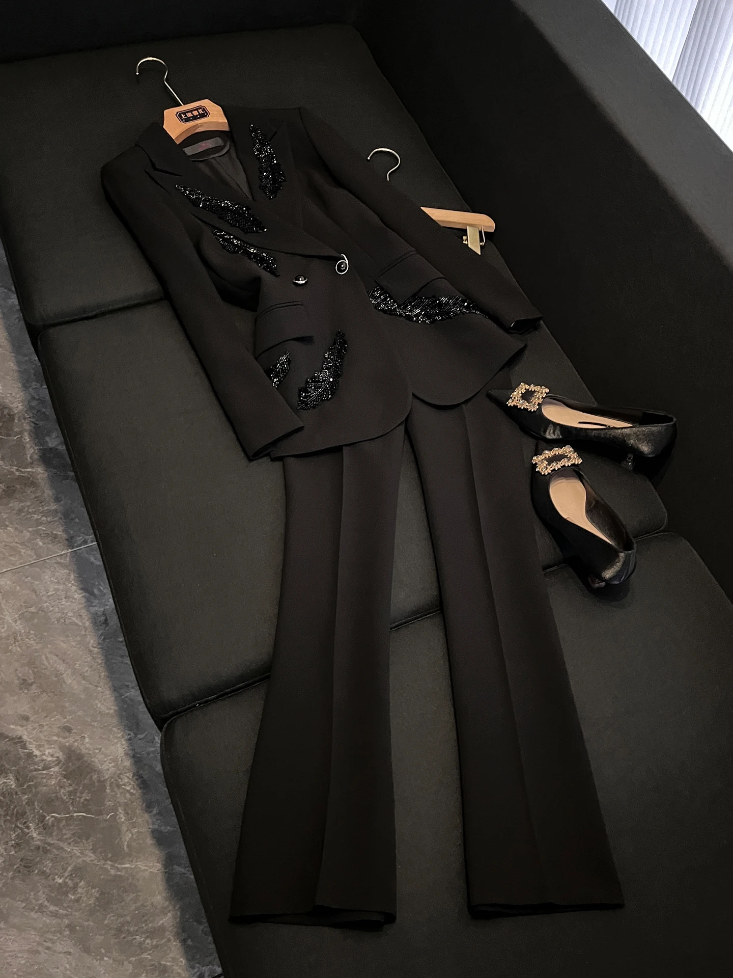New Summer 2026 Beaded Suit Set Women's Slim Fit Two Piece Commute Work High Waist Pants Button up Long Sleeve Fashion Set
New Summer 2026 Beaded Suit Set Women's Slim Fit Two Piece Commute Work High Waist Pants Button up Long Sleeve Fashion Set