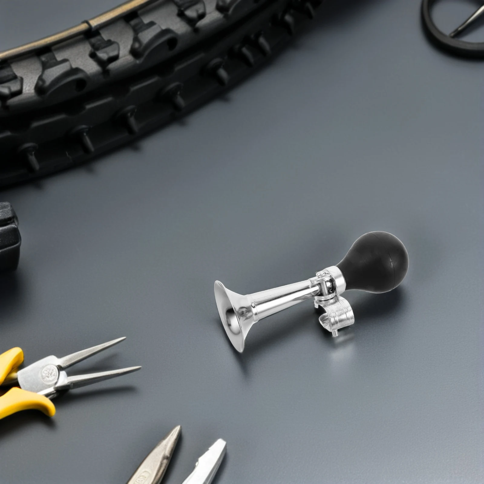 Loud Bike Metal Bicycle Retro Clown Vintage Squeeze Bulb High Volume Cycling Safety Horn Durable Bike Accessories Mountain Bikes 
Loud Bike Metal Bicycle Retro Clown Vintage Squeeze Bulb High Volume Cycling Safety Horn Durable Bike Accessories Mountain Bikes