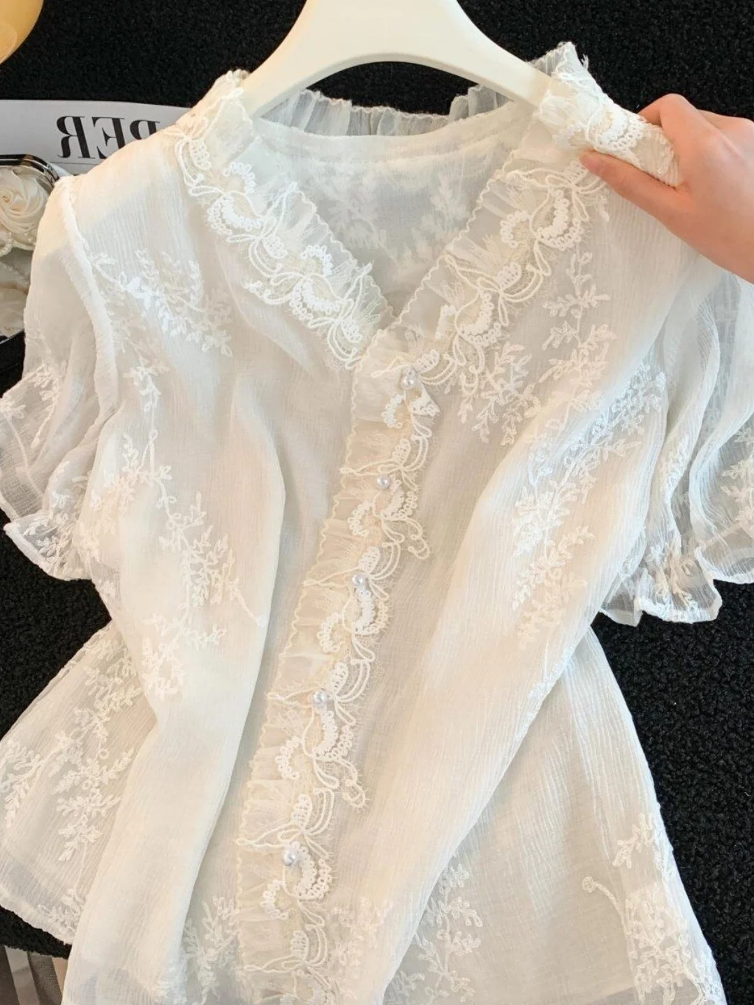 Summer 2026 Sweet Stylish Embroidered Bubble Sleeve Shirt Women's round Neck Top Age-Defying Fashionable Casual Polyester Fiber
Summer 2026 Sweet Stylish Embroidered Bubble Sleeve Shirt Women's round Neck Top Age-Defying Fashionable Casual Polyester Fiber