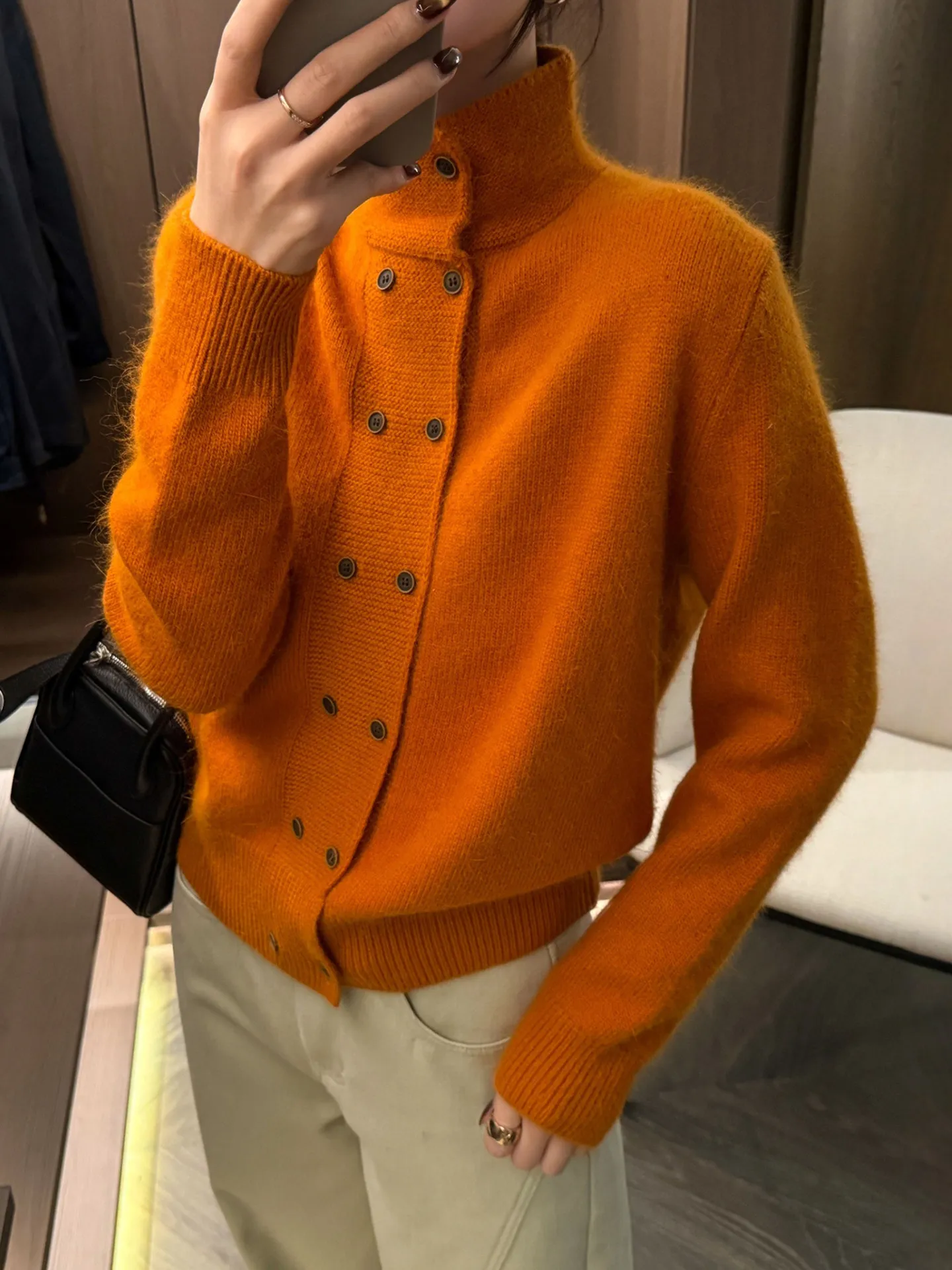 Новый женский зимний свитер с высоким воротником и двойной застежкой, кашемировый, простой, серый, элегантный
Новый женский зимний свитер с высоким воротником и двойной застежкой, кашемировый, простой, серый, элегантный