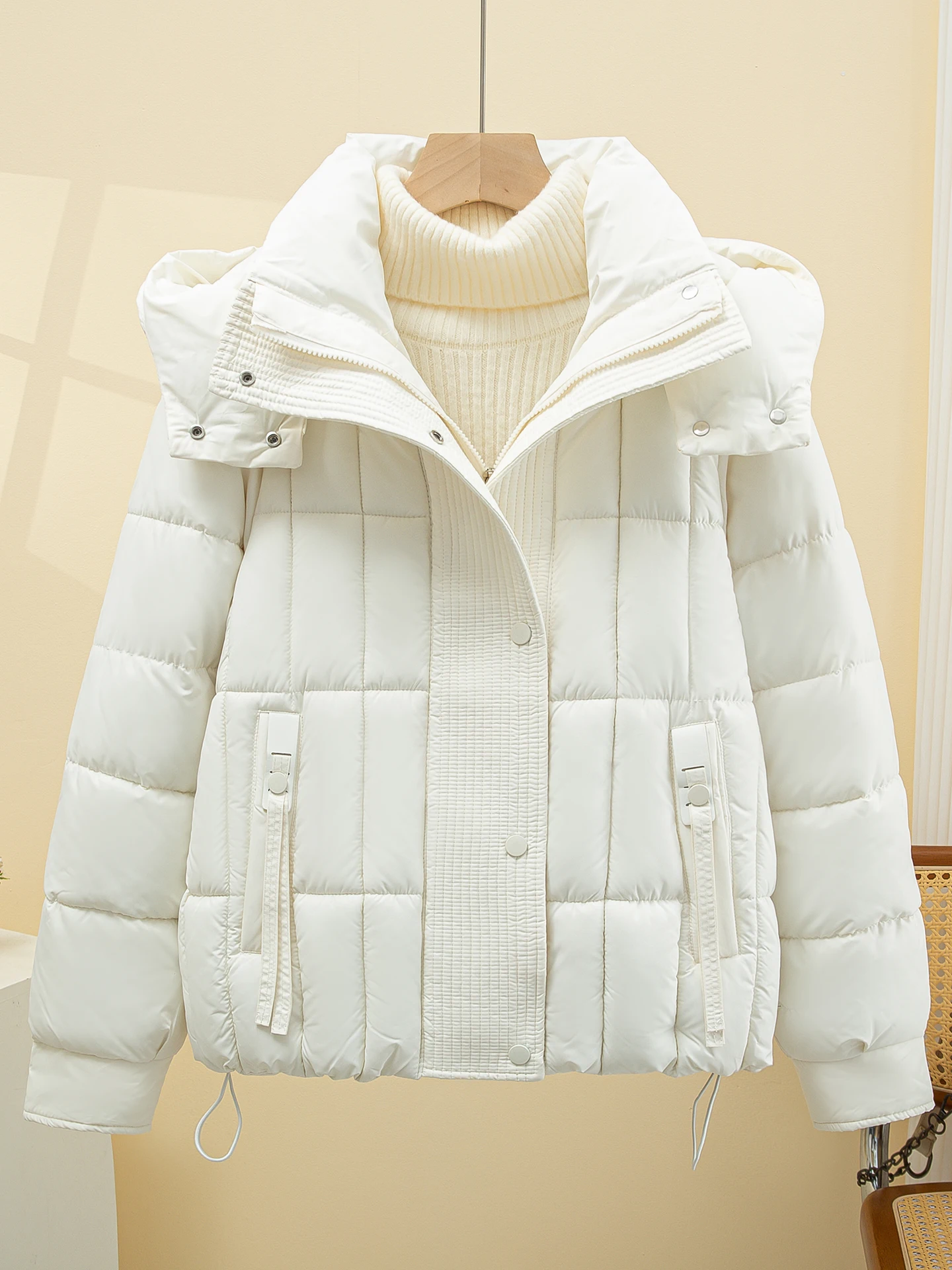 Модная короткая пуховая куртка из хлопка для женщин, зимняя верхняя одежда свободного кроя в корейском стиле, утепленная, с длинными рукавами, на молнии
Модная короткая пуховая куртка из хлопка для женщин, зимняя верхняя одежда свободного кроя в корейском стиле, утепленная, с длинными рукавами, на молнии