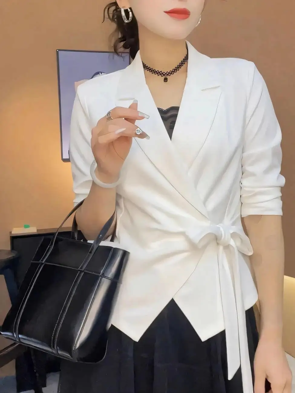 Korean Style Casual Women's Suit Jacket Spring 2025 New Design Versatile Waist-Cinching Belted Business Casual Top
Korean Style Casual Women's Suit Jacket Spring 2025 New Design Versatile Waist-Cinching Belted Business Casual Top