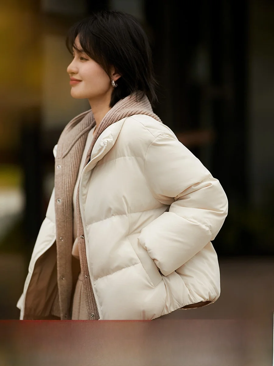 Bread Sle Goose down Jaet ort Hooded Thermal Storage Fake Two-Piece Design Commute Sle Loose Fit Ladies Coat
Bread Sle Goose down Jaet ort Hooded Thermal Storage Fake Two-Piece Design Commute Sle Loose Fit Ladies Coat