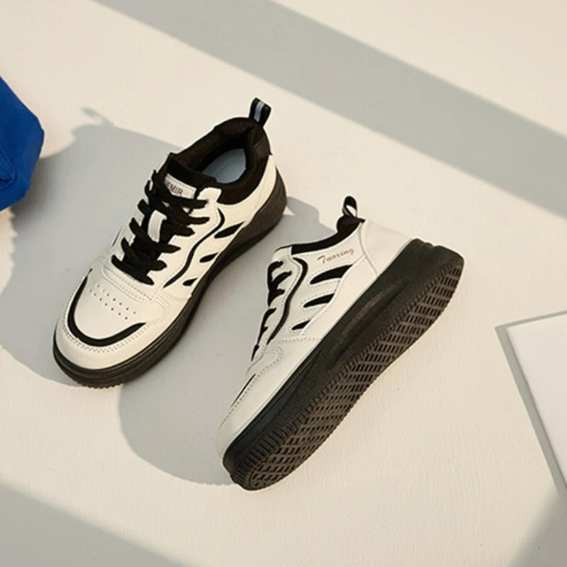 Spring 2025 Women's Dad Shoes High Top Thick Bottom Casual Hong Kong Style Versatile Fashionable Sporty Flat Bottom Rubber Sole
Spring 2025 Women's Dad Shoes High Top Thick Bottom Casual Hong Kong Style Versatile Fashionable Sporty Flat Bottom Rubber Sole