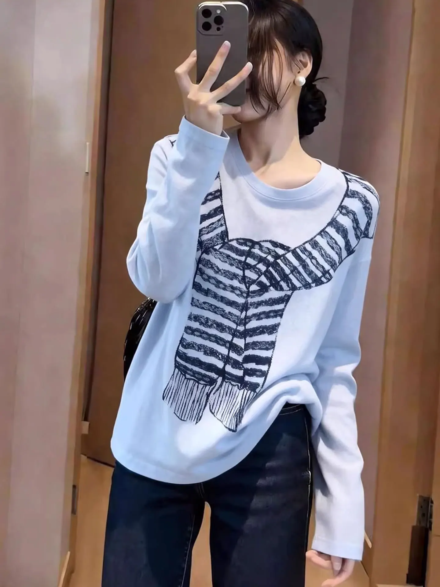 Ele round Ne Long Sve T-irt Women's Base irt Lazy Sle Printed Top Spring Faion Loose Fit Silk Material
Ele round Ne Long Sve T-irt Women's Base irt Lazy Sle Printed Top Spring Faion Loose Fit Silk Material