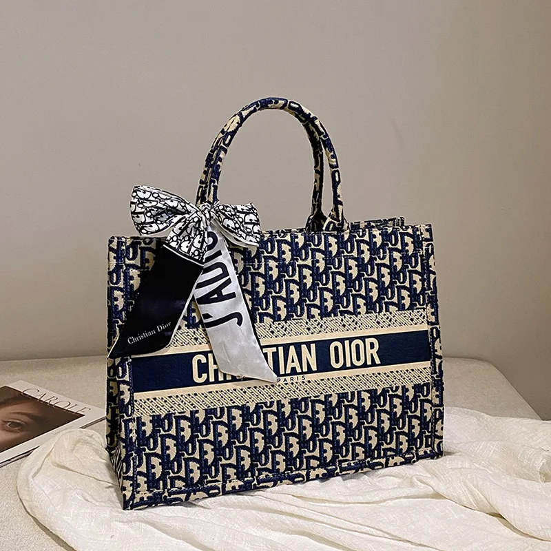 Большая женская сумка-тоут 2026 | Просторный холщовый покупатель и сумка через плечо, модная сумка для переноски под мышками для ежедневного использования
Большая женская сумка-тоут 2026 | Просторный холщовый покупатель и сумка через плечо, модная сумка для переноски под мышками для ежедневного использования