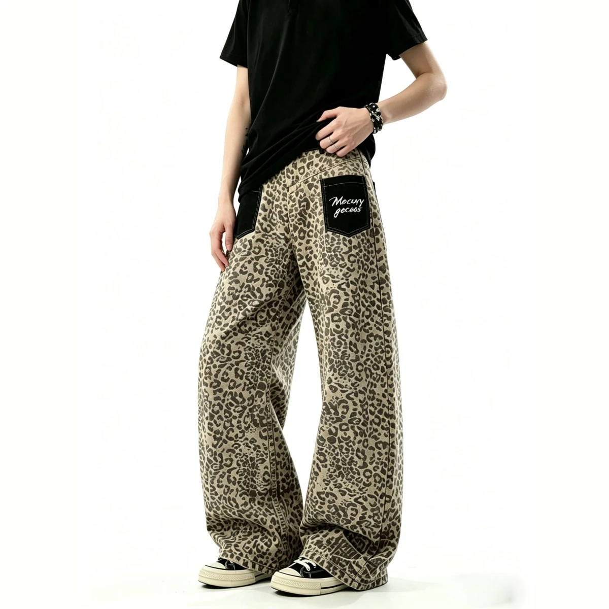 Retro American Leopard Print Embroidery Wide Leg Men's Jeans Spring Summer Casual Loose Fit High Street Style Polyester
Retro American Leopard Print Embroidery Wide Leg Men's Jeans Spring Summer Casual Loose Fit High Street Style Polyester