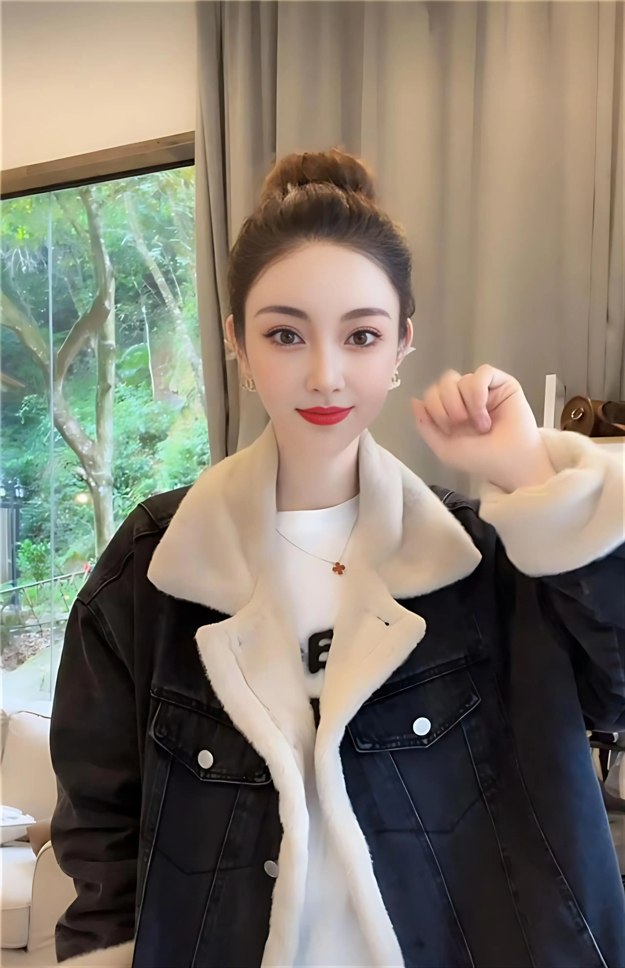 Denim Coats Woman Oversize Fur Plush Womens Autumn Regular Fit Pure Desire Style Urban Social Lightweight Buttoned Standneck Y2K
Denim Coats Woman Oversize Fur Plush Womens Autumn Regular Fit Pure Desire Style Urban Social Lightweight Buttoned Standneck Y2K