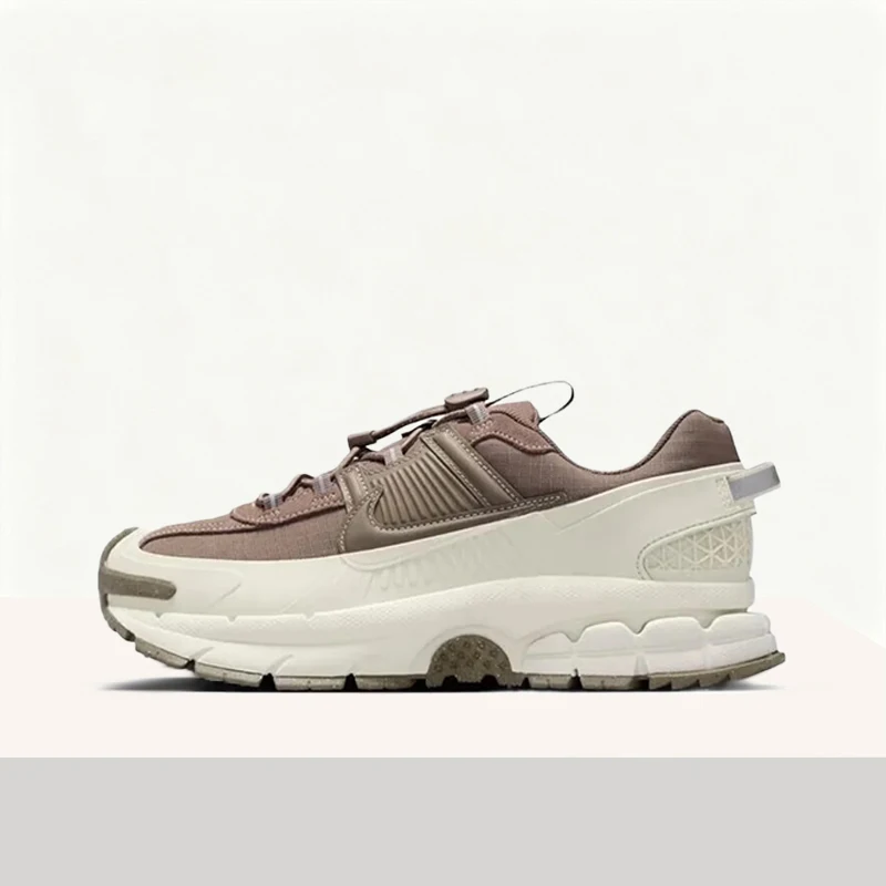 Кроссовки Nike ZOOM VOMERO ROAM для женщин: мягкие, поддерживающие, устойчивые, легкие, дышащие и универсальные – коричневые HQ2181-006
Кроссовки Nike ZOOM VOMERO ROAM для женщин: мягкие, поддерживающие, устойчивые, легкие, дышащие и универсальные – коричневые HQ2181-006