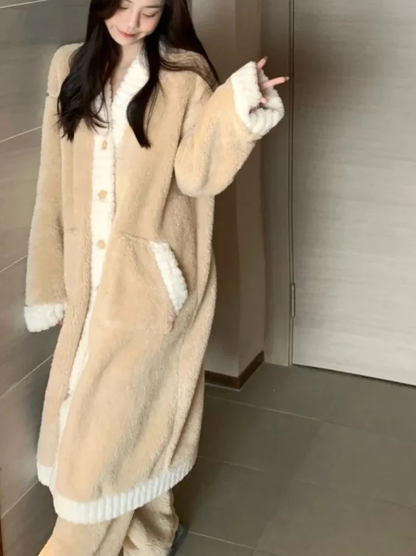 2025 зимняя новая женская одежда для сна, свободная теплая домашняя одежда с v-образным вырезом
2025 зимняя новая женская одежда для сна, свободная теплая домашняя одежда с v-образным вырезом