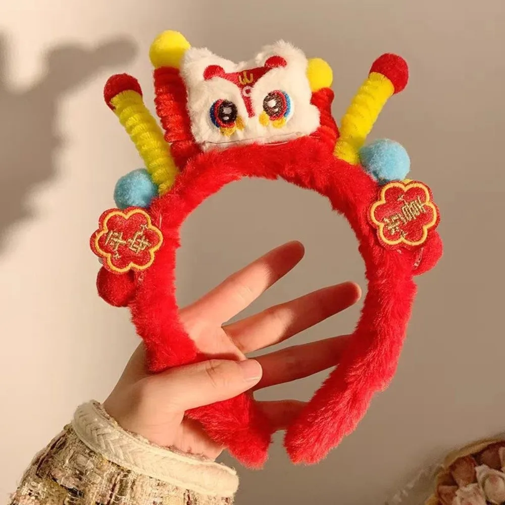 Cute Lion New Year Hair Hoop Embroidered Bow Flower Ancient Style Hairband Golden Lock Tang Suit Red Headband
Cute Lion New Year Hair Hoop Embroidered Bow Flower Ancient Style Hairband Golden Lock Tang Suit Red Headband