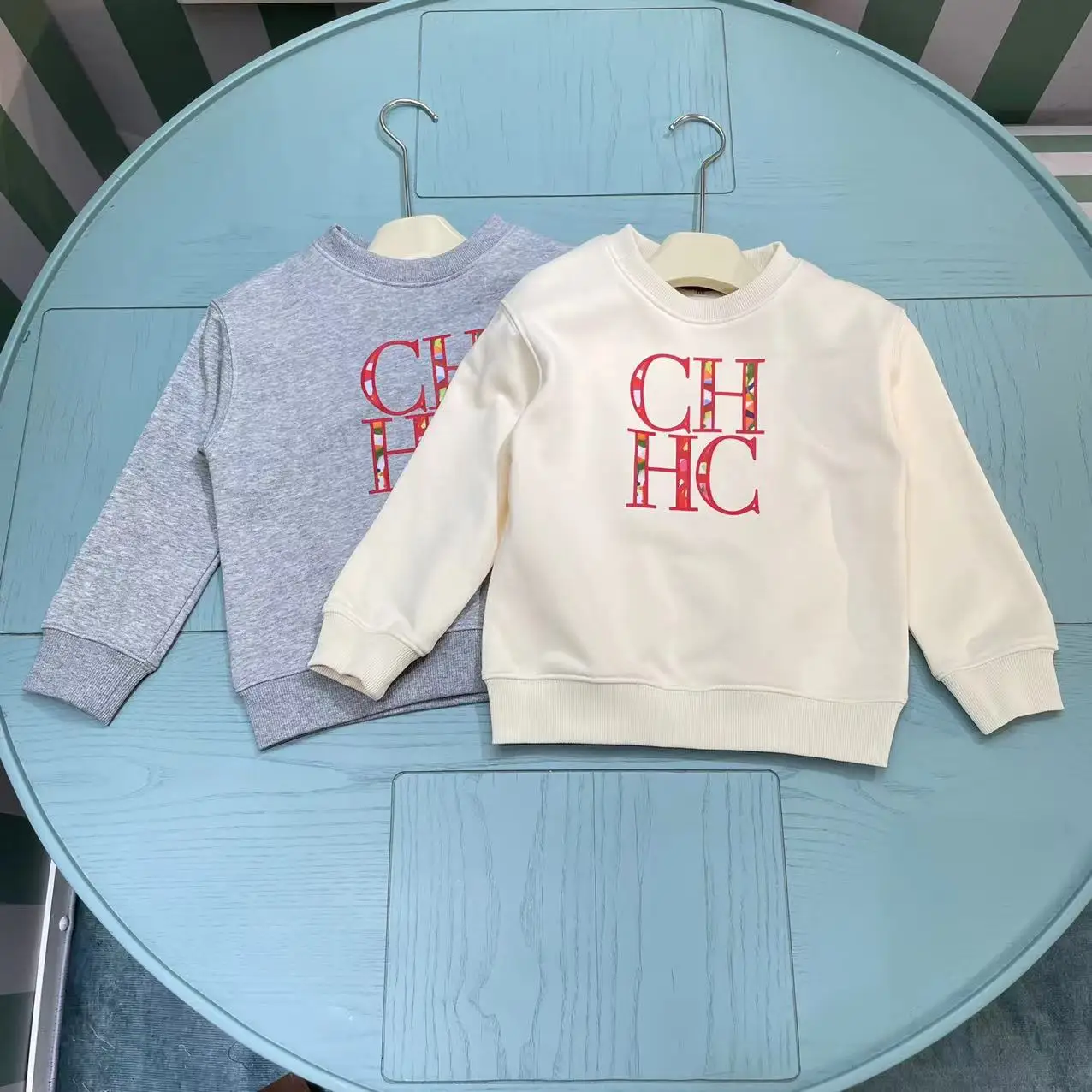 High fashion kids clothes 2024 Winter New Letter Printed boy round neck Sweater For Girls cotton Top Sweater Wear
High fashion kids clothes 2024 Winter New Letter Printed boy round neck Sweater For Girls cotton Top Sweater Wear