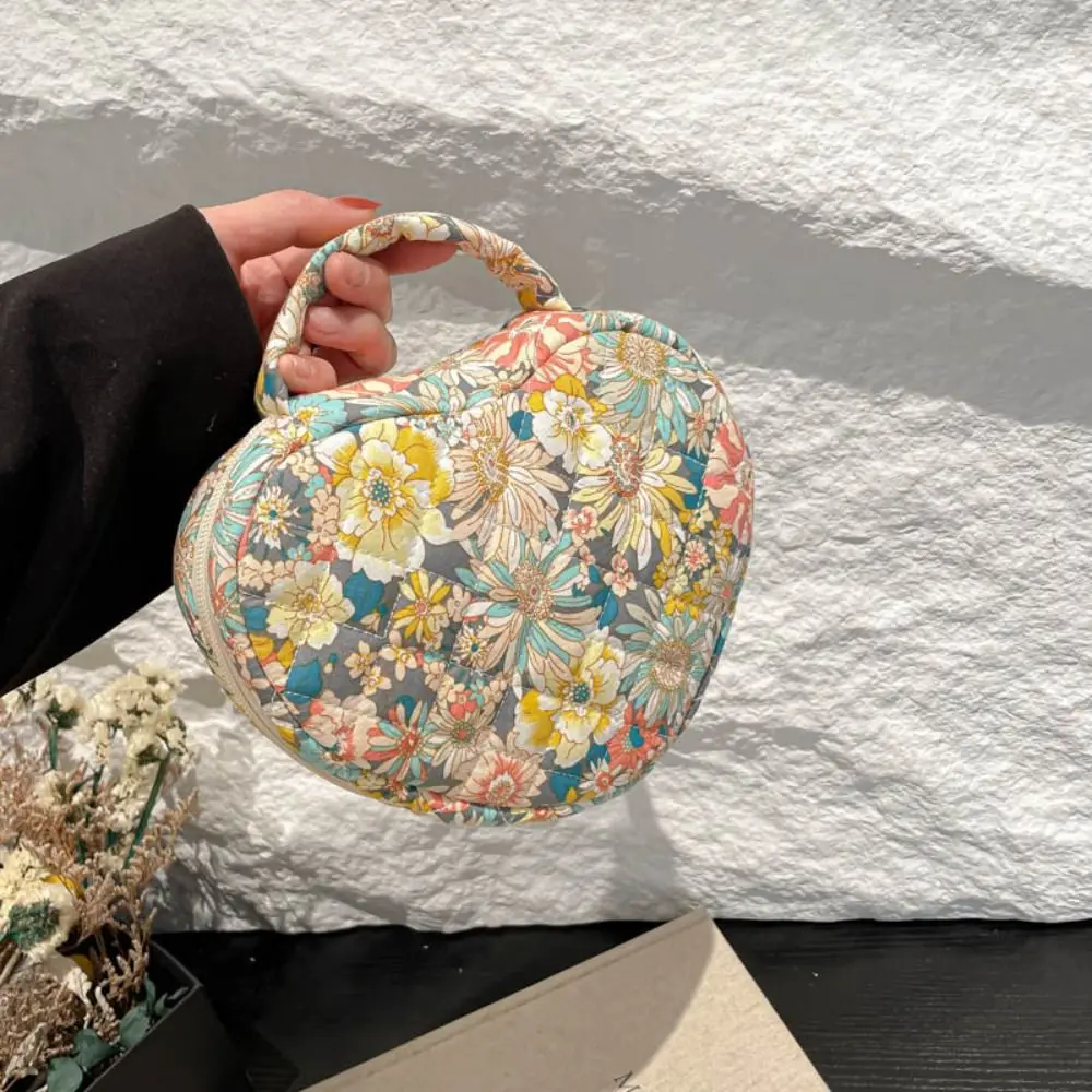 Handheld Cosmetic Bag Floral Pattern Large Capacity Toiletry Bags Zipper Quilting Cotton Cosmetic Organizer Girls Organizer
Handheld Cosmetic Bag Floral Pattern Large Capacity Toiletry Bags Zipper Quilting Cotton Cosmetic Organizer Girls Organizer