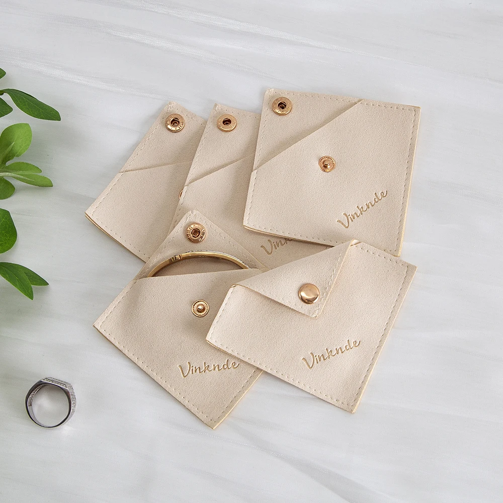 100 шт., кремовая сумка для ювелирных изделий из микрофибры с персонализированным логотипом, 4x4 дюйма, бархатный подарок с треугольными бриллиантами, бежевая замшевая упаковка, кольцо, сумка
100 шт., кремовая сумка для ювелирных изделий из микрофибры с персонализированным логотипом, 4x4 дюйма, бархатный подарок с треугольными бриллиантами, бежевая замшевая упаковка, кольцо, сумка