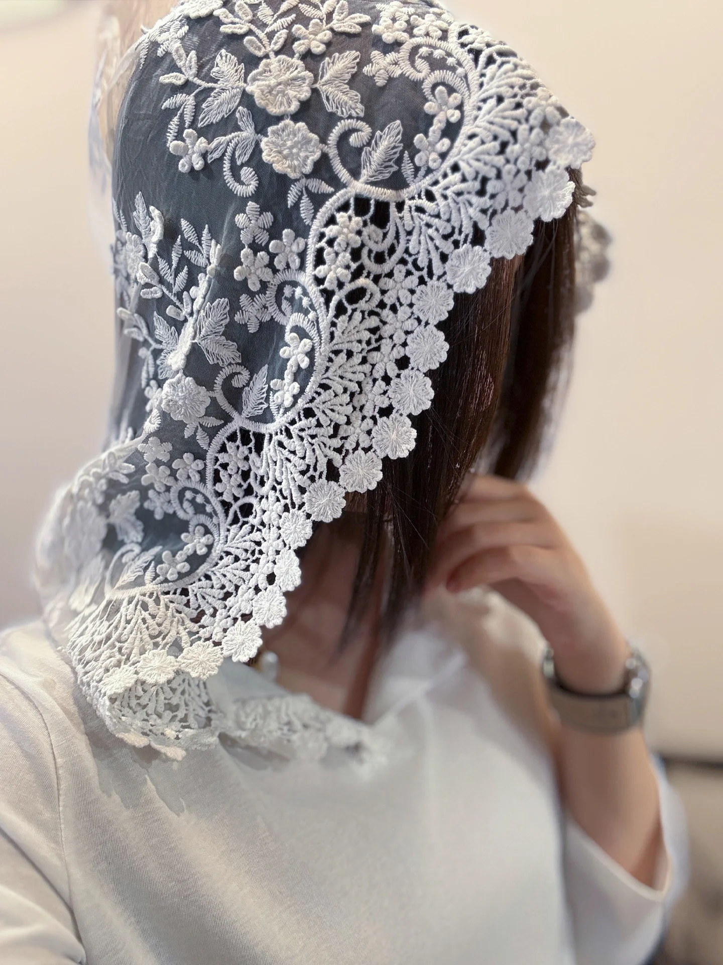 Женская футболка с длинным рукавом, кружевной вышивкой и капюшоном, из мягкого хлопка, базовый слой, удобная посадка, весенний сезон
Женская футболка с длинным рукавом, кружевной вышивкой и капюшоном, из мягкого хлопка, базовый слой, удобная посадка, весенний сезон