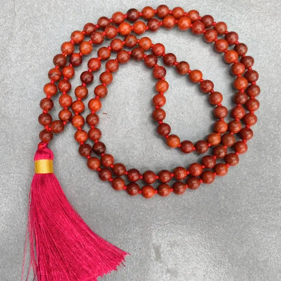 Натуральное ожерелье-мала из красного сандалового дерева на 108 бусинах с красным кисточком – Дзен-украшение для духовного заземления
Натуральное ожерелье-мала из красного сандалового дерева на 108 бусинах с красным кисточком – Дзен-украшение для духовного заземления